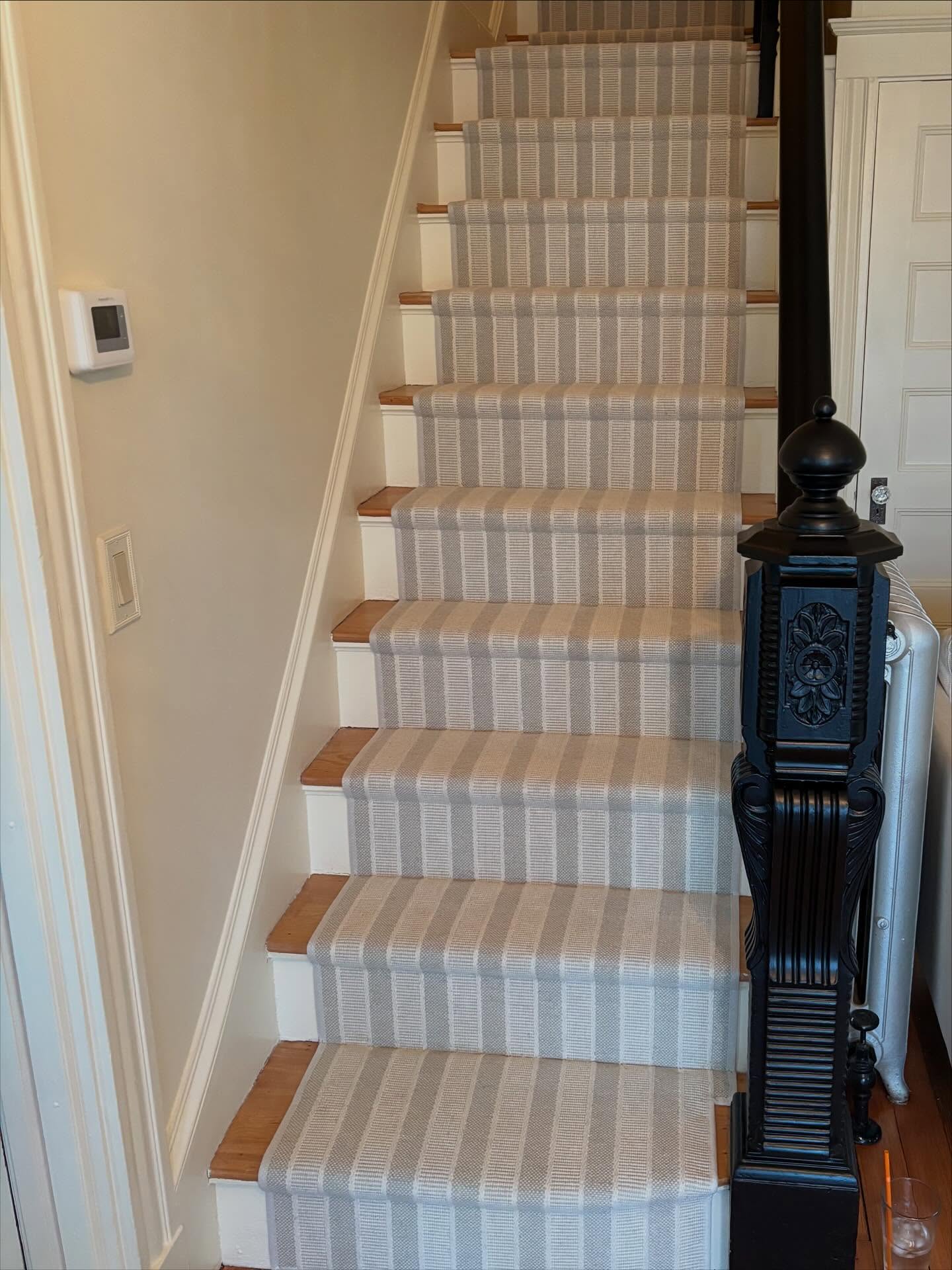 Renegade Stripe is the perfect choice for this in town antique! With its clean lines and soft sage hue, this flatwoven runner offers a fresh update that is just as timeless as it is functional ✨
@stantondesignco
#justinstalled #stairrunner #woolblend #stairsofinstagram #flatweave #stripesonstairs #carpetbinding #sagegreen #homedecor #interiordesign #plymouth #plymouthma