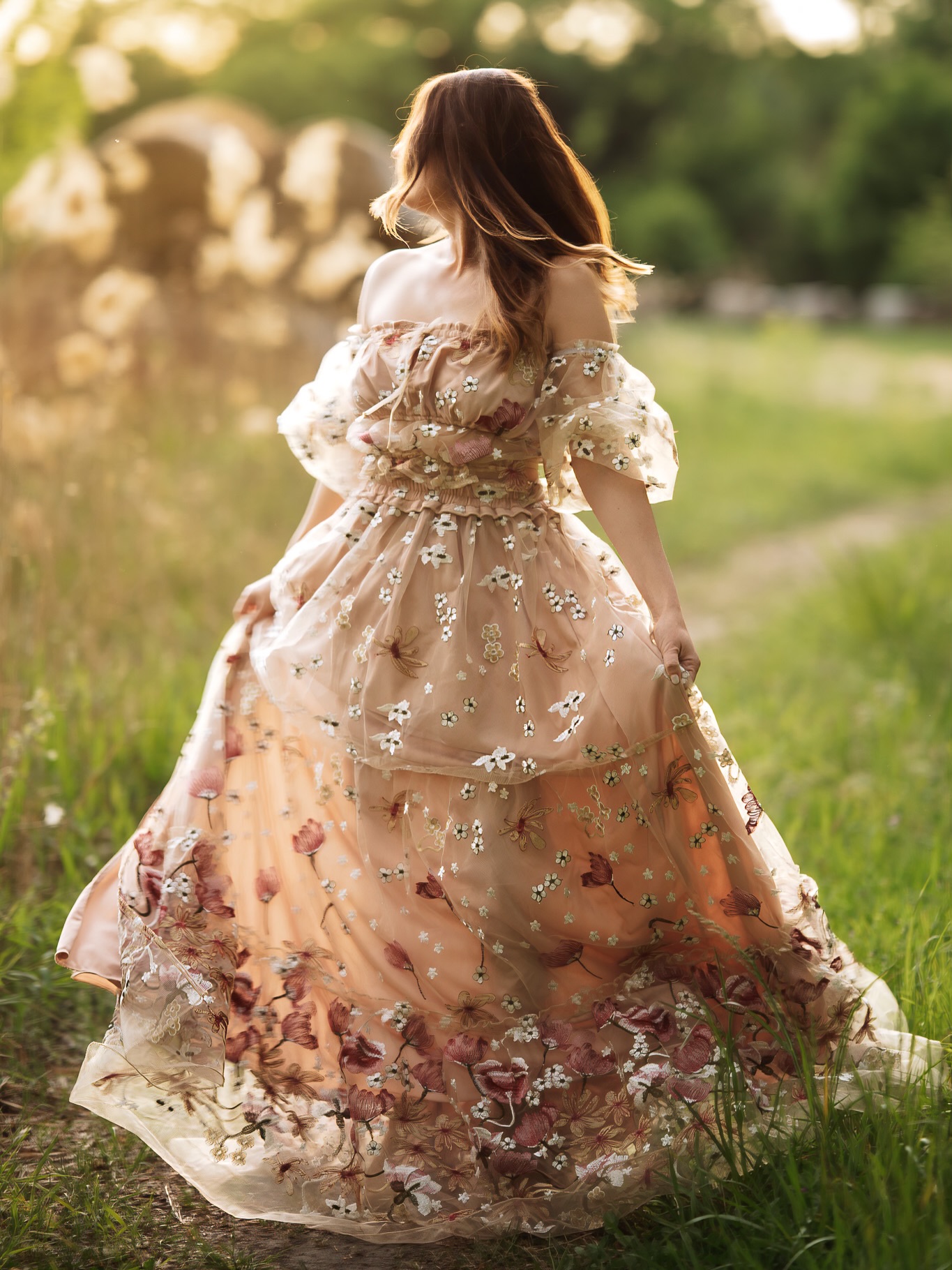 Before introducing a new gown to our collection, we always test it first — and of course, we’re the first ones to photograph it too 📸✨ This time was no exception :)
Our Milly two-piece set made from this beautifully embroidered floral tulle turned out absolutely dreamy, and it truly comes to life in the photos 💕 We’ve been so excited to finally show it to you.
From now on, this gown is also available for every lady, mommy-to-be, and mama visiting us 🤍
📸 @sunsetpixels
#maternityphotoshoot #maternitystyle #babyontheway #photoshoot #momtobe maternityfashion floraldress tullestyle pregnancystyle gowncollection