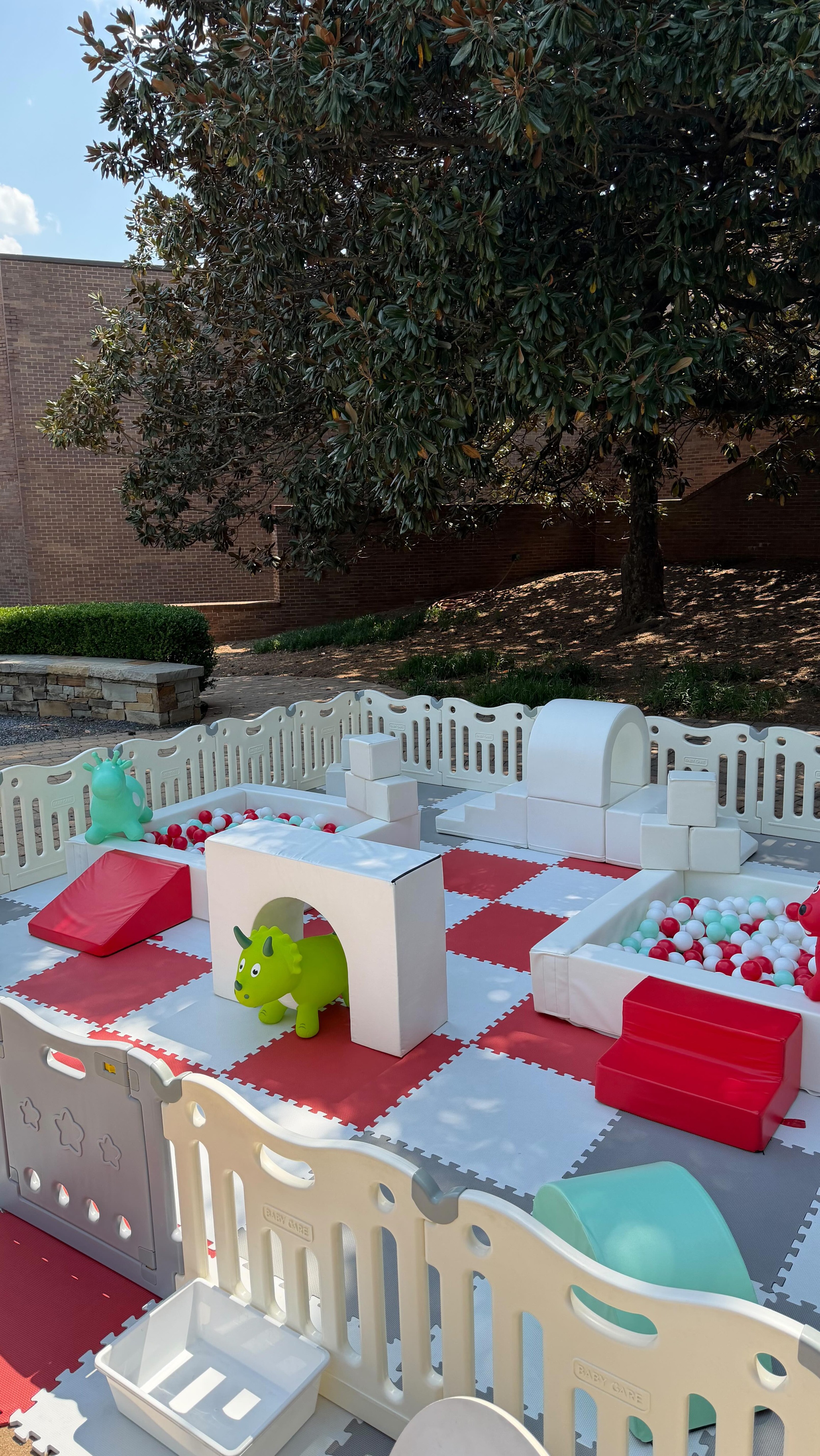 Wishing First Baptist Day School an amazing event tonight! This is our 4th time(!!!) setting up in this beautiful spot for their annual Reggio Run. (I had to go back and check because it didnโt seem possible!) At this point we just ask about the color(s) and we know exactly what to do โค๏ธ๐๐ค