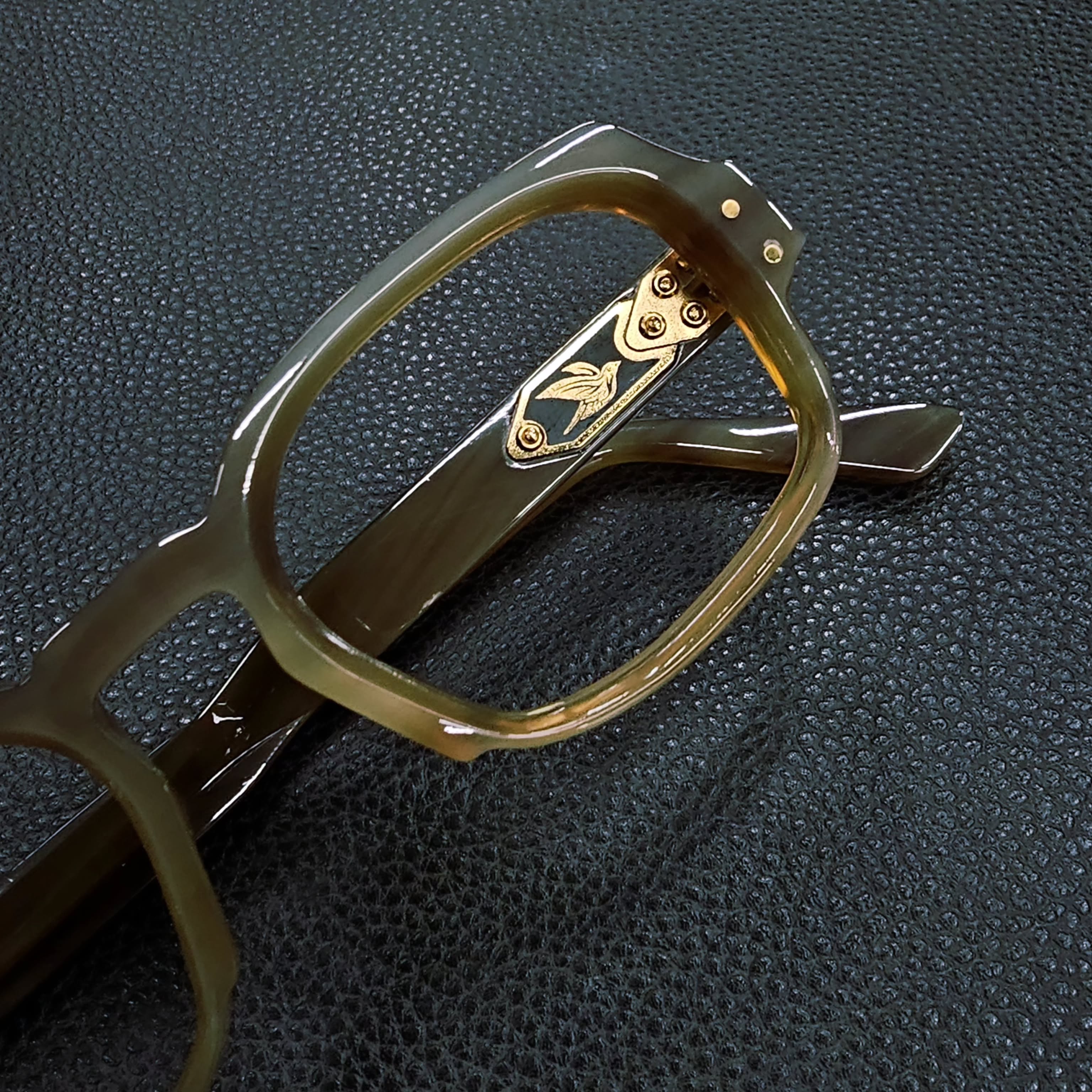 Crafted from nature, refined by hand.
This frame is made from genuine horn and egg-based material, shaped and polished entirely by hand for a unique, organic depth you can’t replicate. Every detail matters — from the sculpted lines to the custom gold-plated hinges, designed to elevate both durability and elegance.
No shortcuts. No mass production. Just time, precision, and craftsmanship.
Each piece is one of one.
______________
#HandmadeEyewear #LuxuryCraftsmanship #BespokeDesign #HornGlasses #MadeByHand GoldDetails EyewearDesign ArtisanMade JaupinStyle