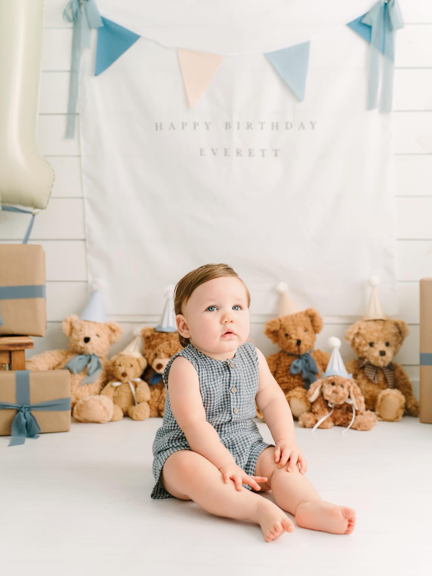 A beary sweet first birthday!🧸
#houstonphotographer #tomballtx #candidchildhood #milestonesession #firstbirthday