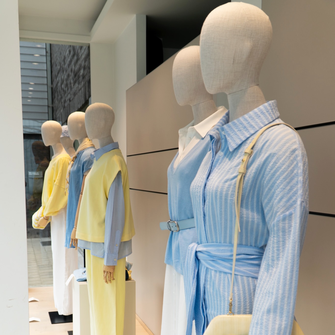 Onze etalage staat in bloei! Wij kunnen maar moeilijk kiezen tussen deze 8 nieuwe kleurcombinaties... Helpen jullie ons?
Laat ons weten welk nummer jouw favoriet is: 👇
1. Summer Sun Yellow & Sky Blue ☀️☁️
2. Chocolate Brown & Creamy Vanilla 🍫🍦
3. Olive Garden & Dusty Rose 🌿🌸
4. Sea Breeze Blue & Crisp White ⚓️🤍
5. Punchy Pink & Chili White 🌶️💖
6. Electric Flamingo & Zesty Orange 🦩🍊
7. Sage Green & Pure Pearl 🍵⚪️
8. Denim Dream & Cloud White 🌊☁️
Drop je favoriete nummer in de comments! 💬✨