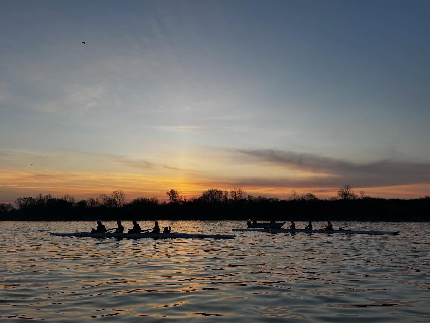 Morning meters. 🚣♂️🌅
#rowing #sunrise #trentoncrew