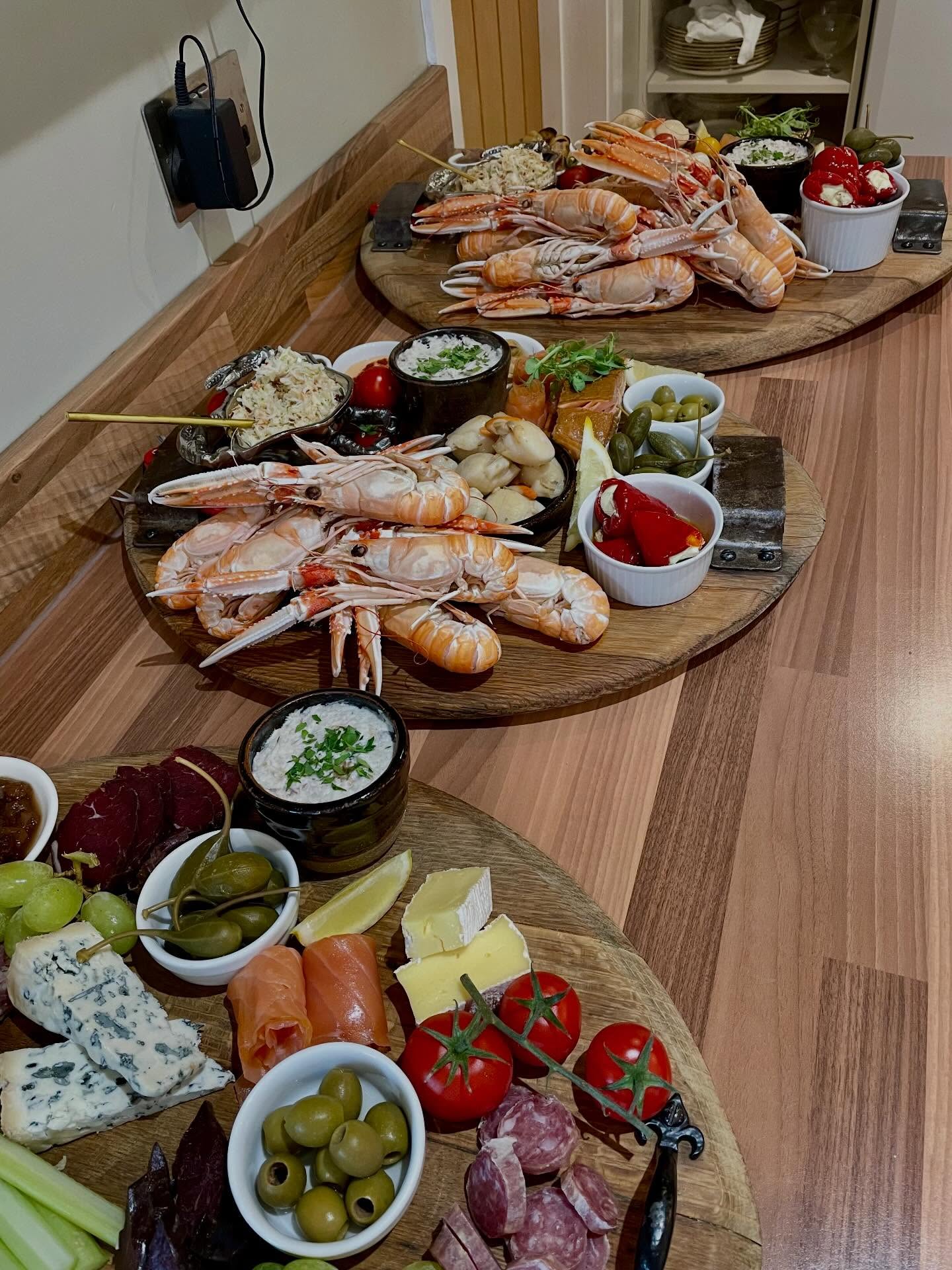 Lots and lots of platters for our guests tonight!
@visitouterhebrides
#seafoodplatter #broadbayhouse #hospitality #luxuryb&b