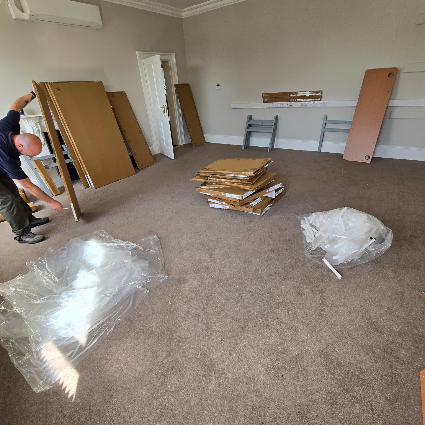 Busy morning in Kells 👷♂️
Impulse desks, pedestals, Series 2 screens and Lucy chairs going in — simple setup, big upgrade in how the space works.
📩 info@boynesider.com
📍 Trim, Co. Meath
#Kells #Meath #OfficeSetup #OfficeFurniture #Ergonomic WorkspaceUpgrade FitOut IrishBusiness