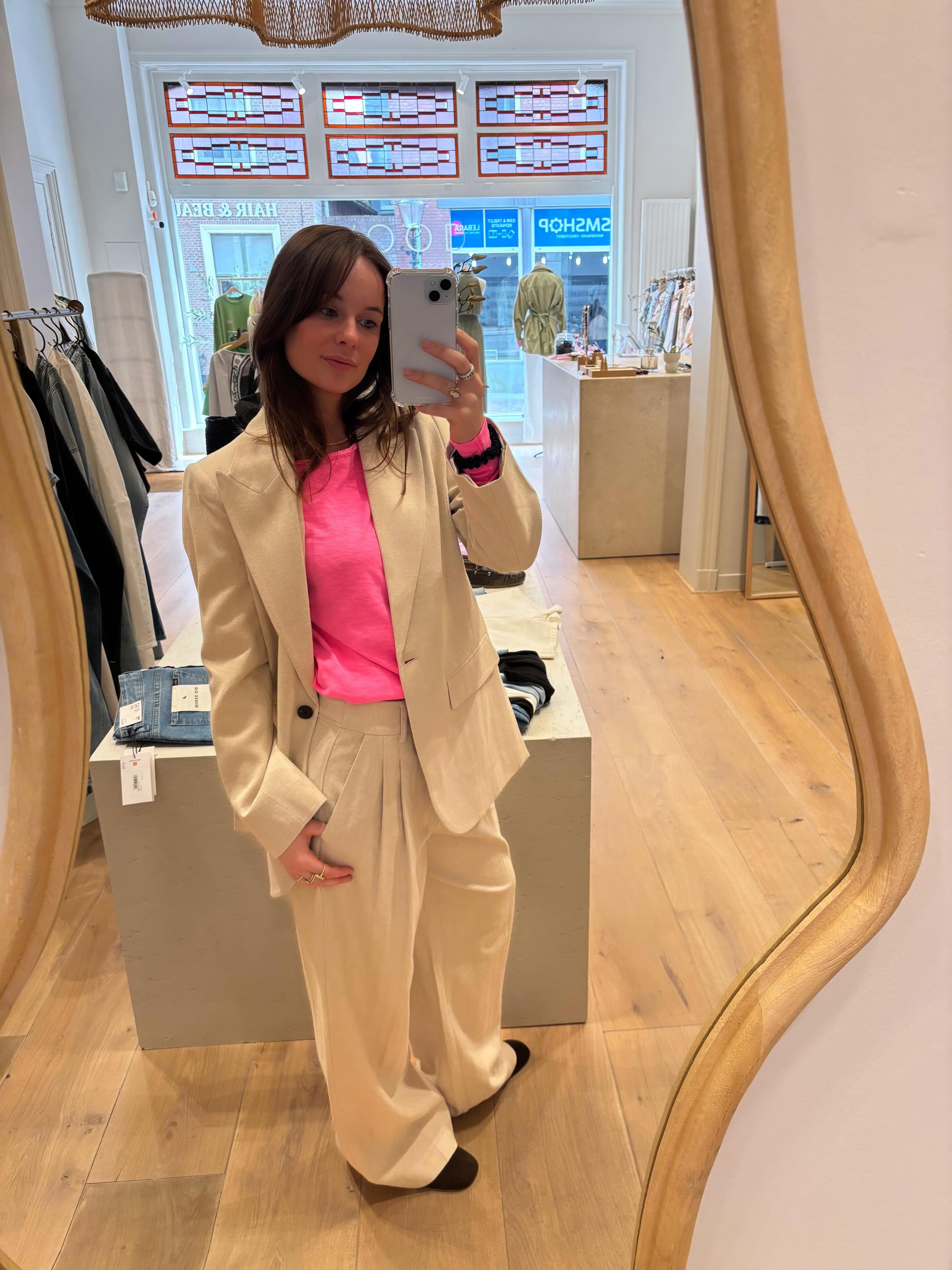 Saturday Shopping 🛍️
Scoor vandaag nog je outfit voor konings nacht of dag 😉
Wij zijn er voor jullie tot 17:30.
#saturday #shopping #ootd #winkels_in_wassenaar #woodwassenaar