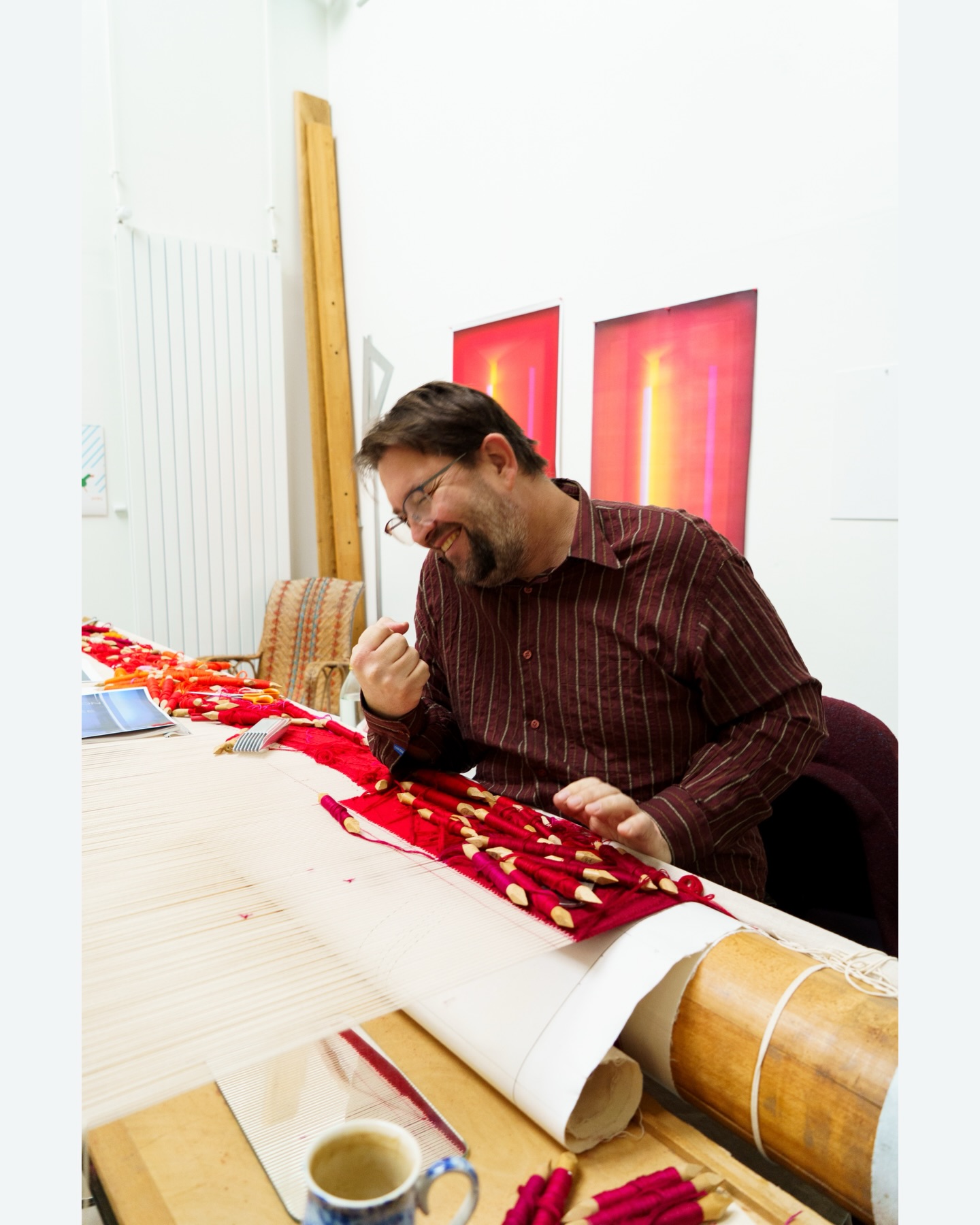 Atelier d’artiste couleur rouge feu 🔥
Échanger et découvrir les ateliers, les inspirations, les manières de travailler. 🧵 Écouter et photographier les interactions et le travail en cours. Garder une trace 🌟
J’aurai pu rester des heures à contempler tous les détails, les textures et m’imprégner des couleurs ❤️🧡
Je reviendrais, c’est certain !
@institutsavoirfairefr
@mobiliernational