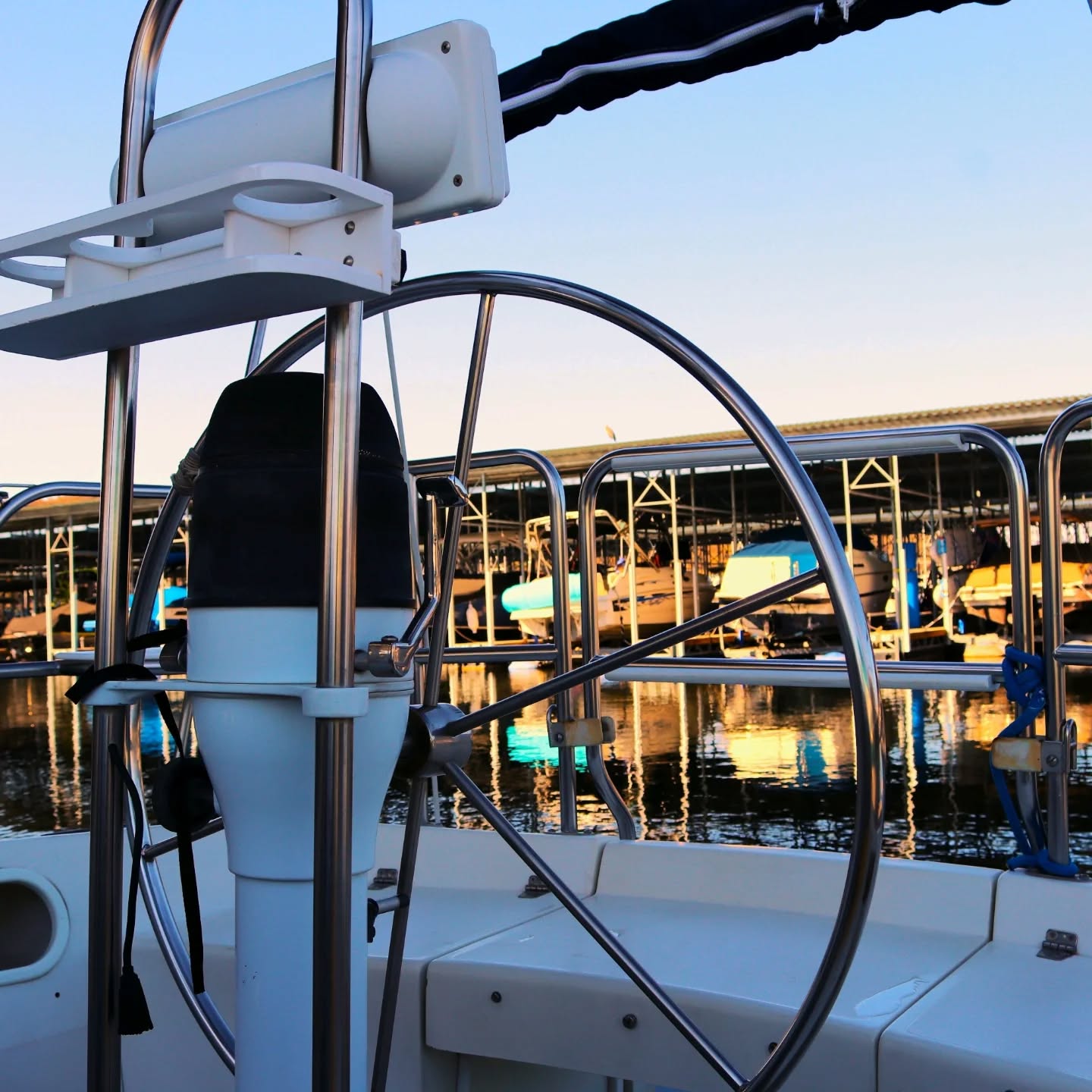 Who's ready to take the wheel? Come take a lesson with us and learn how!
•
•
•
#sailing #sailboats #sailaz #lakepleasantaz #thingstodoinarizona