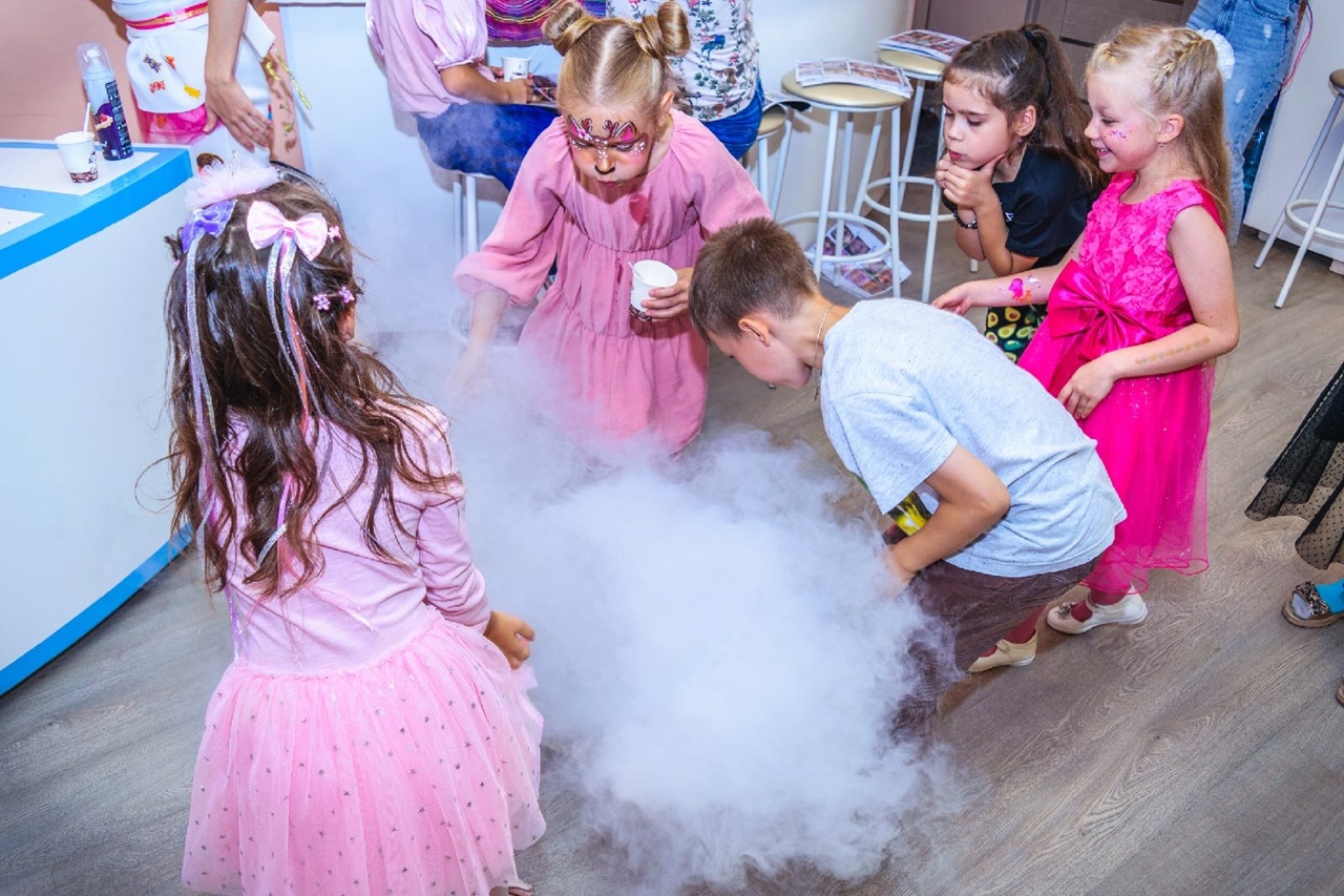 Pure magic in action ✨
This is what happens when kids don’t just watch the party…
they become part of it 💫
Fog, reactions, excitement, and that “WOW” moment every parent is looking for 🎉
Our interactive science & magic experiences are designed so every child feels involved, curious, and excited — not just sitting and watching 👧🧒
Perfect for birthdays, groups, and unforgettable celebrations 💖
📍 Chicago & suburbs
📅 Dates are booking fast
DM us to check availability ✨
#KidsPartyChicago #ChicagoMoms #KidsBirthdayParty #ScienceParty #MagicParty KidsEntertainment BirthdayIdeas ChicagoEvents PartyForKids KidsActivities FunForKids InteractiveShow MomLifeChicago BirthdayInspo