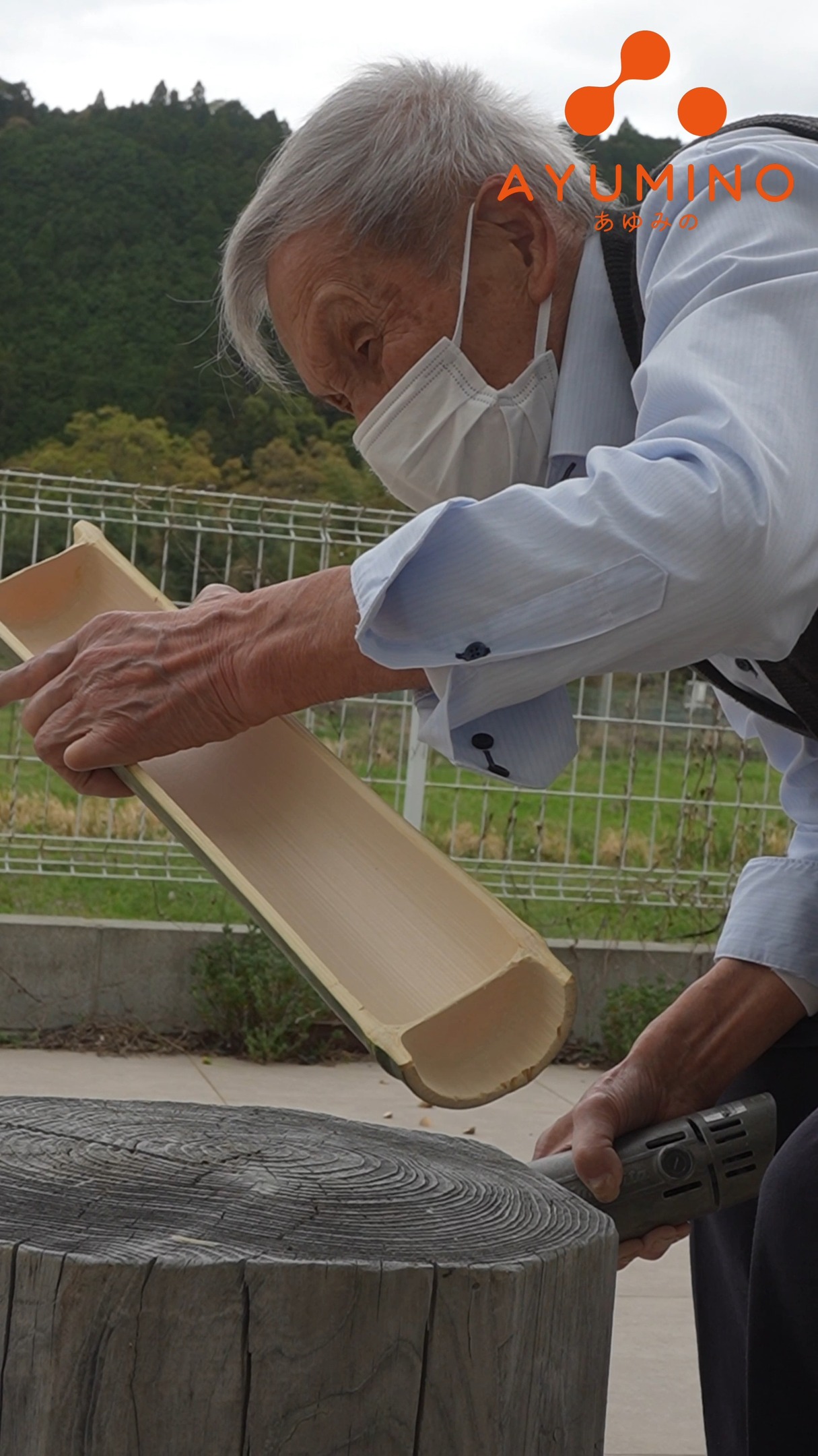 .
元大工さんの利用者様が、
ご自身の道具を使って竹踏みを作ってくださいました。
みんなの健康のために、
ひとつひとつ、丁寧に。
心のこもった贈り物を、ありがとうございます。
#あゆみの#あゆみのデイサービス #伊賀市 #名張市 #介護スタッフ #地域密着 #デイサービス #レクリエーション #職人#通所介護 #日常のひとコマ