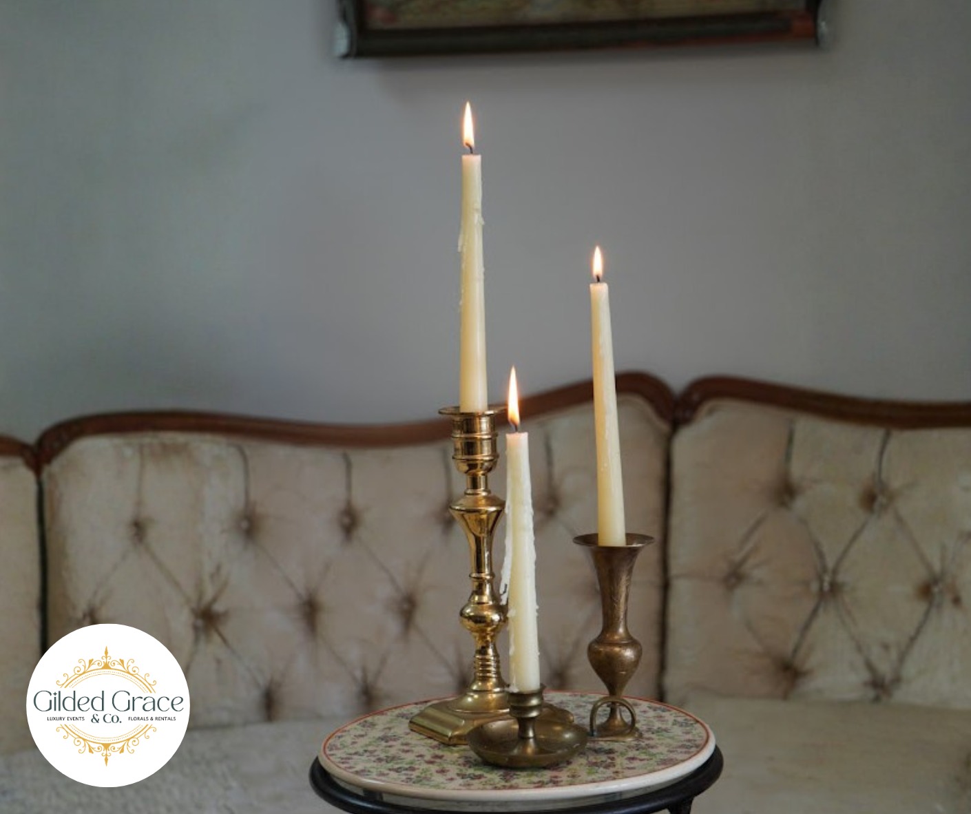 From soft, romantic glows to elegant table accents, candles add warmth and ambiance to every part of your wedding day. Perfect for dinner tables, lounge areas, and those intimate, unforgettable moments. 💐