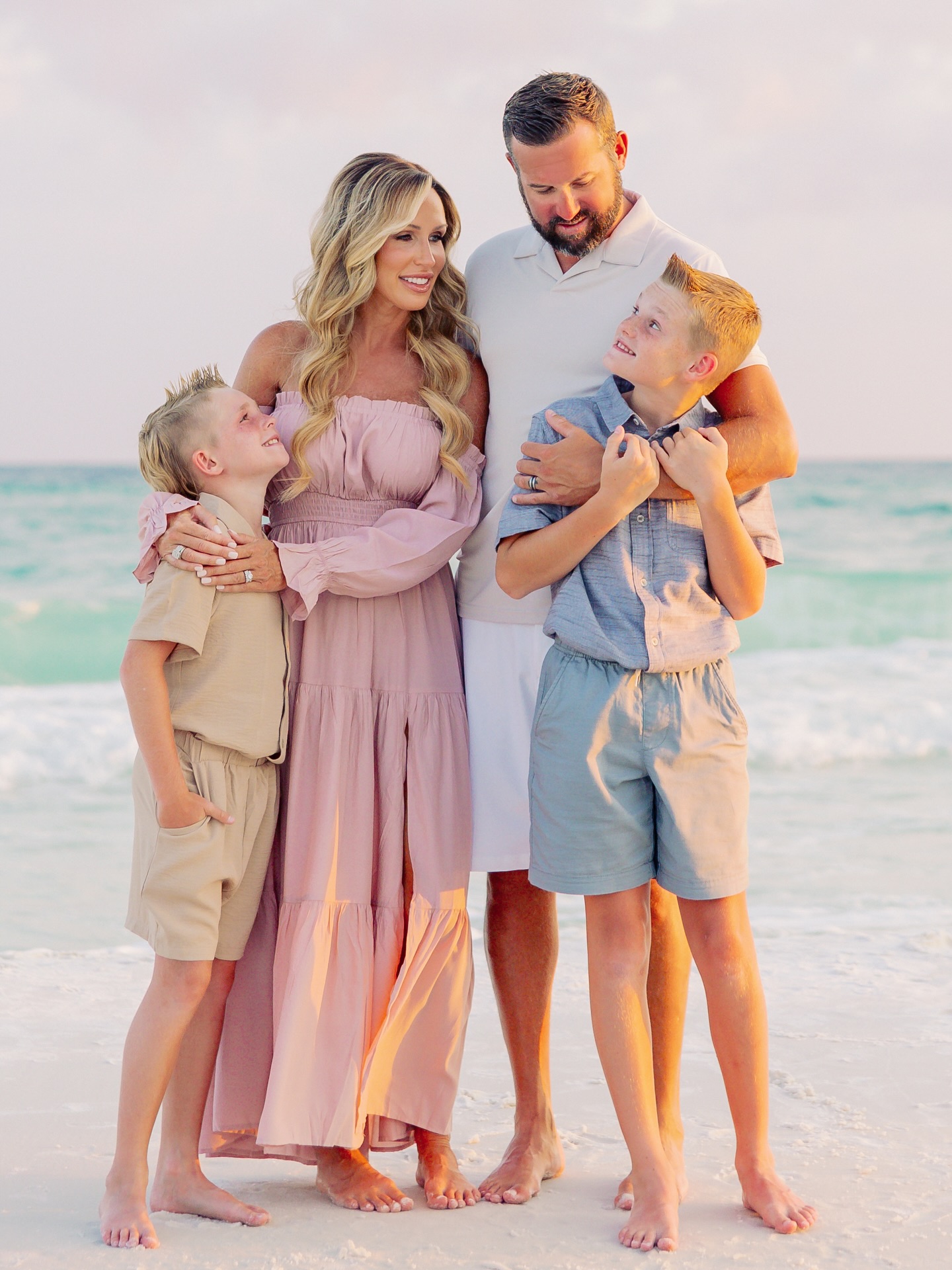 You know what I’ve been telling my clients this year.. don’t be afraid of color! 💘💛🦋 Color brings SO much joy and character to photos. Color does bounce and the sand acts as a giant reflector, meaning it changes skin tone depending on the color you’re wearing. Safe colors are neutrals, soft muted colors and pastels. Working on several color palettes to send out to my summer families for ideas 🌈
