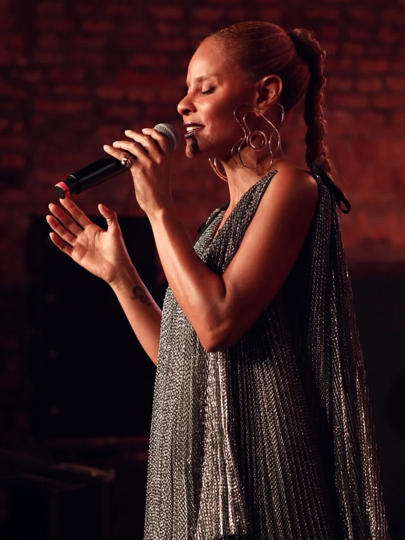 Cantando com a alma, emocionando corações 💛✨
Aline Wirley transforma cada nota em sentimento e cada momento em magia. 🎤
#alinewirley #amordefã #cantora #maravilhosa