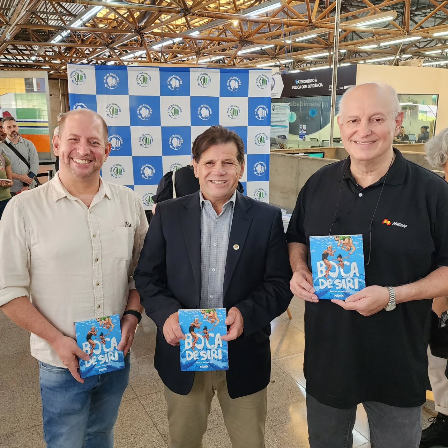 Nosso diretor @andregiannobile participando da ação do #CirculeUmLivro, iniciativa da @iba_oficial e da @abigrafoficial com objetivo de estimular a leitura e facilitar o acesso ao livro.