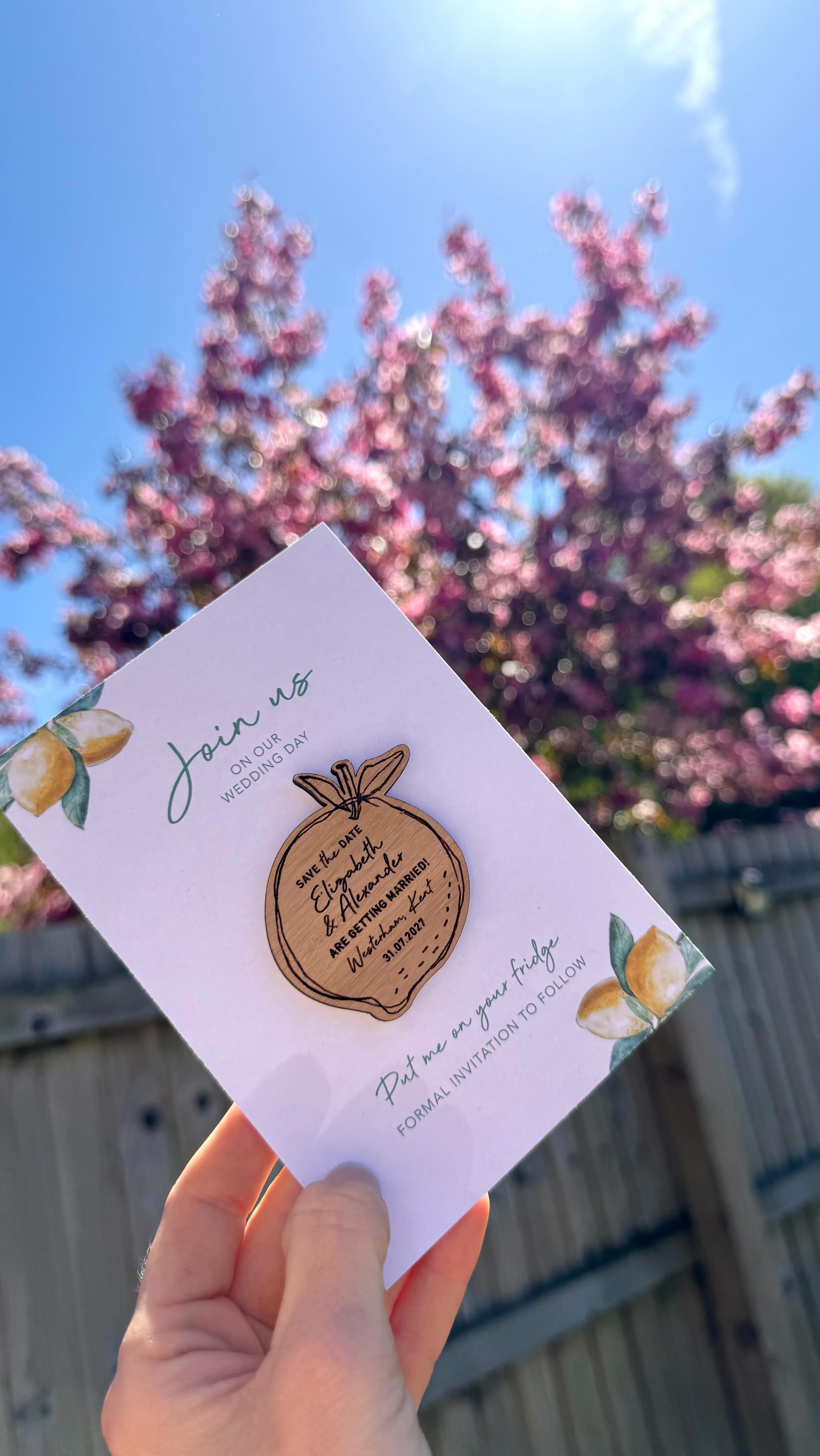 Sun’s out, lemons out 🍋☀️ how gorgeous is the sunshine this week? These lemon fridge magnets are taking over my studio this month and people are going crazy for them!
Elizabeth & Alexander have pre-booked their full invitation suite and on-the-day stationery package ready for their July 2027 wedding.
Next stop, lemon invitations 🍋
www.paperflore.co.uk to grab your lemons!! 💛
#savethedates #weddinginspo #lemontheme #engaged #2027bride