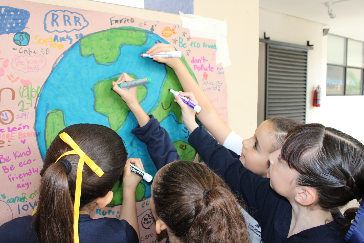 Celebrating Earth Day at San Roberto! 🌎 Students from San Agustín and Valle Alto took part in Earth Day activities organized by the Social Impact Club and the Eco Team, reinforcing our community’s commitment to sustainability and positive impact.🪴✨ #WeAreISR
