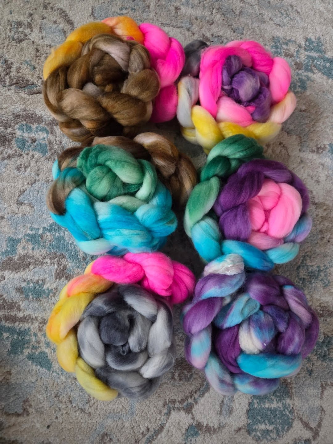 Expressing gratitude for creativity. Just a little sneak peek at what's coming up in the shop.
#sunriselodgefiberstudio #spinnersofinstagram #spinning #handdyedyarn #handspunyarn
