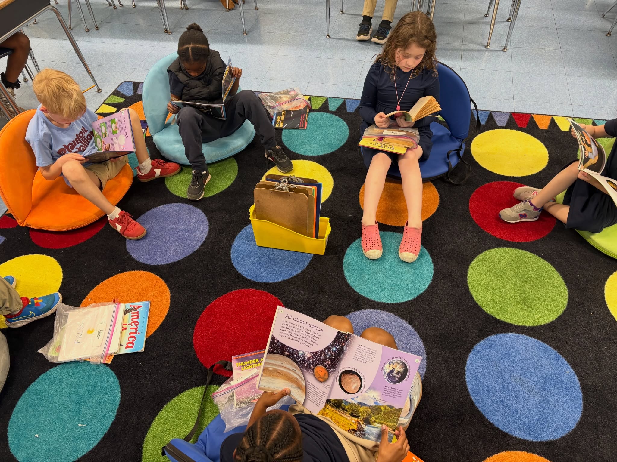 At the start of the school year, Stanton’s Ms. Lee asked Stanton Community Partners for a Mini Grant to support her first graders’ reading and writing, with comfy seating and supplies.
Your donations support Stanton’s youngest readers!