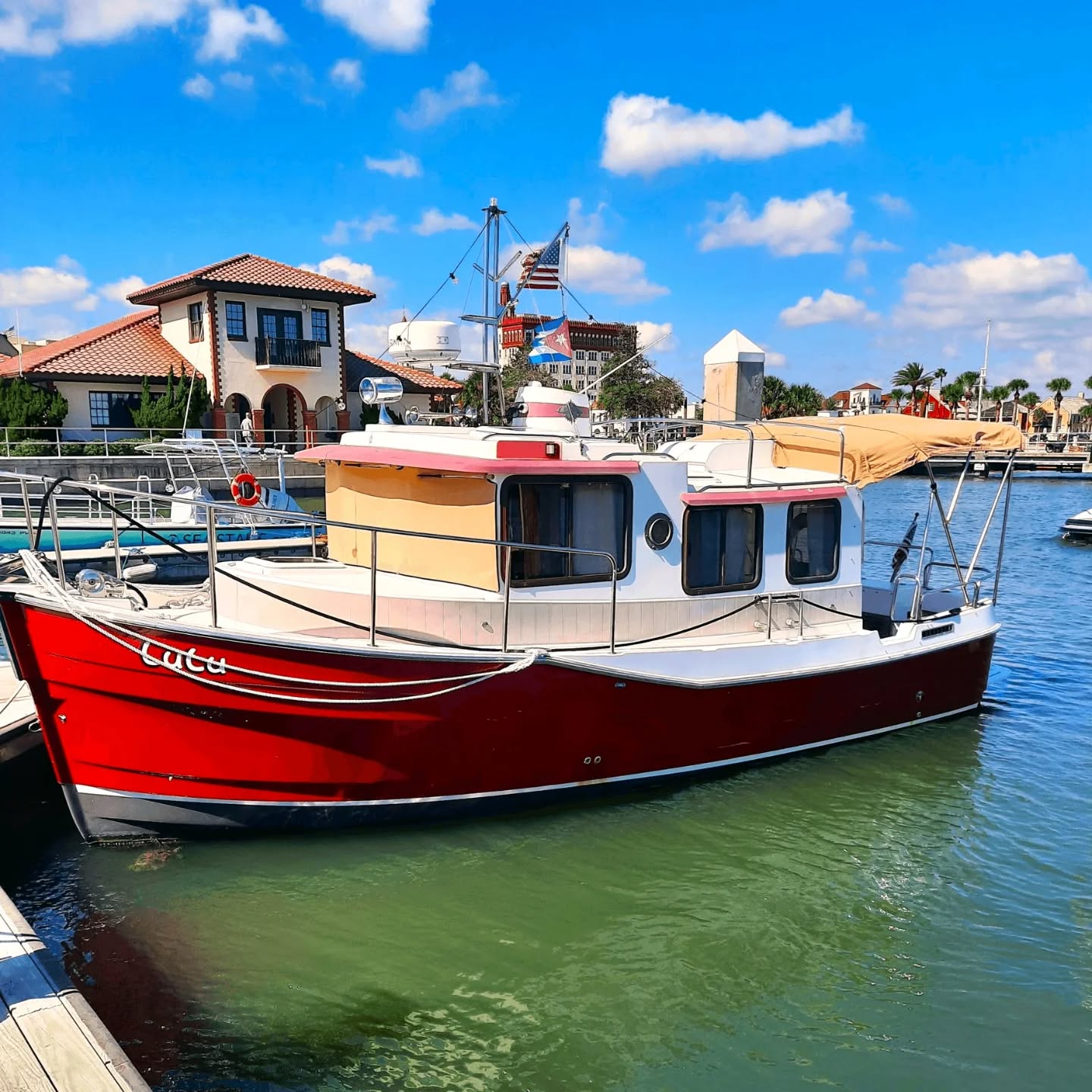 Probably the cutest little boat we've ever seen! ❤️
•
•
•
#sailing #sailboats #sailaz #lakepleasantaz #thingstodoinarizona