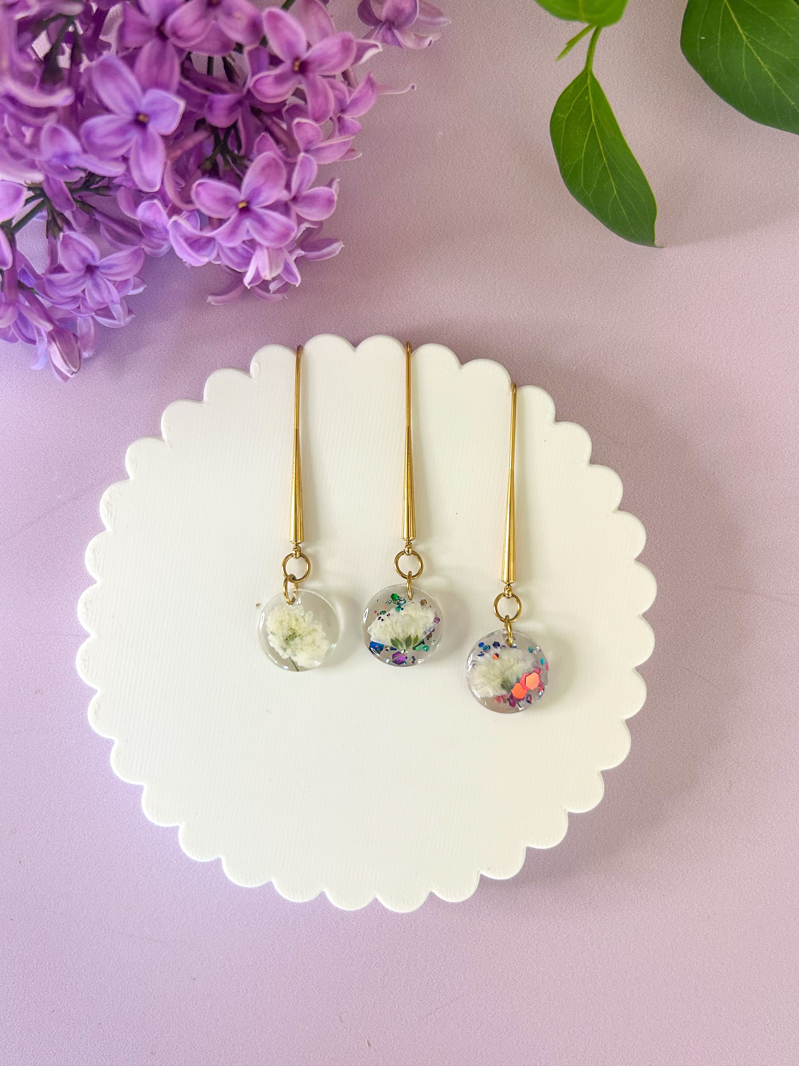 Et toi tu l’as vu ? ✨
TIC TAC la fête des mamans approche à grand pas, ne vous y prenez pas trop tard et laissez moi le temps de créer vos futures pièces ❤️
Un laaaaarge choix vous attend sur mon site internet (lien dans ma bio) 😘
Un bijou ou des fleurs ? Ne vous privez pas et offrez les 2 ! 💐
bijoux botaniques • artisanat français • fait main • passion fleur • slowfashion • se fleurir • tendance • soutenir le local