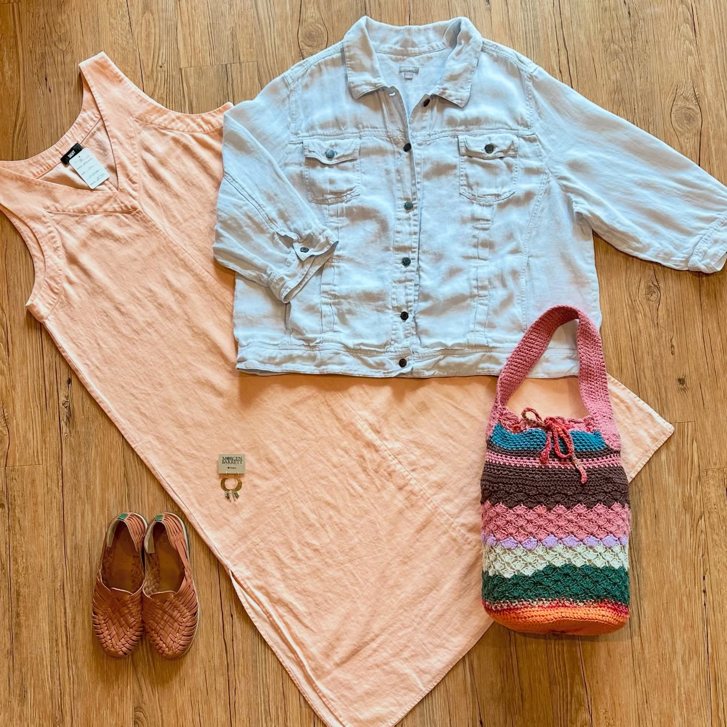 Double linen. β¨
The details:
JJill linen 3/4 sleeve jacket (light grey)
sz 4X, $30
DKNY linen blend dress sz XL, $34
Sols leather shoes sz 8, $33
Handmade crochet bag, $26
Morgen Barrett earrings, $50