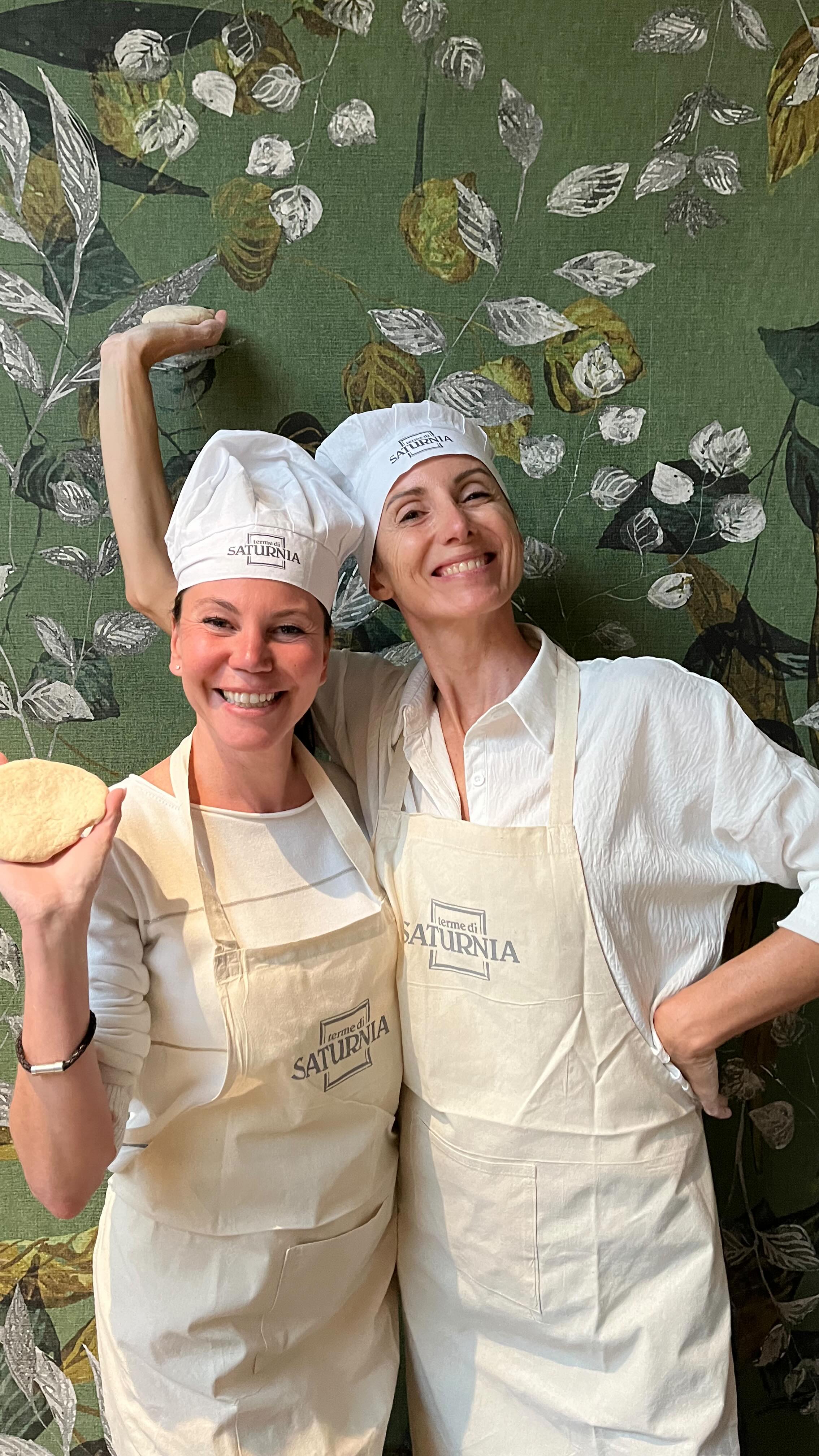 One of the Most funny Experiences all together experimenting Pizza 🍕 😅🤣💫 with final Diploma by executive Chef 🧑🍳 in @termedisaturnia So funny 🤣🤣🤣😜 Tanta Roba Pizzeria Tour #pizza #italy #termedisaturnia #lobsterexperience #taste