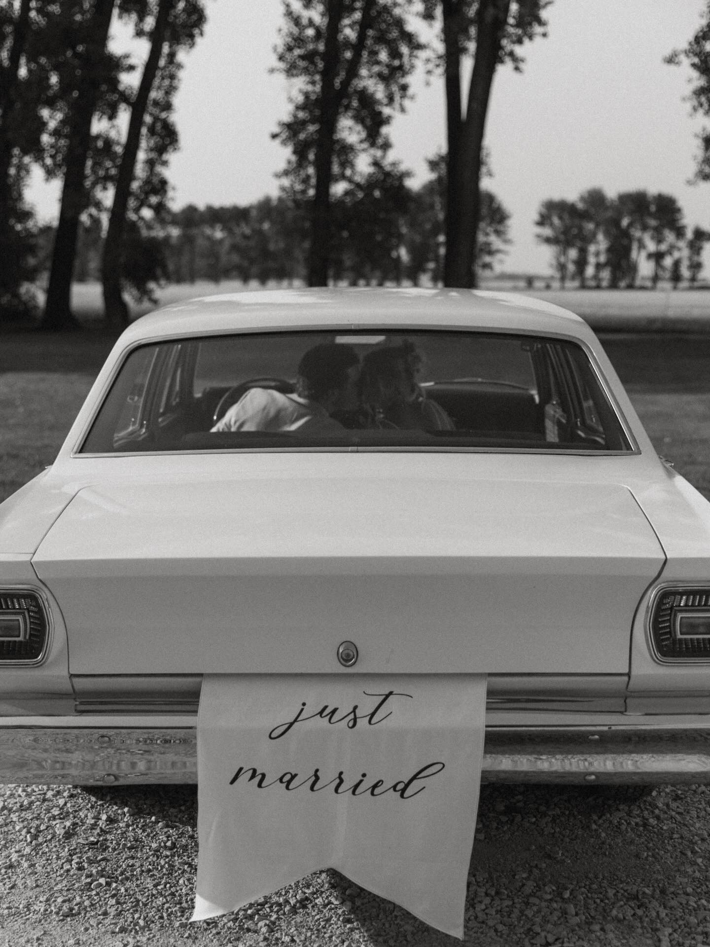 Classy vintage vehicles…The perfect getaway car.
@madebymadie
#weddinginspiration #weddingphotography #weddingday #weddingplanner