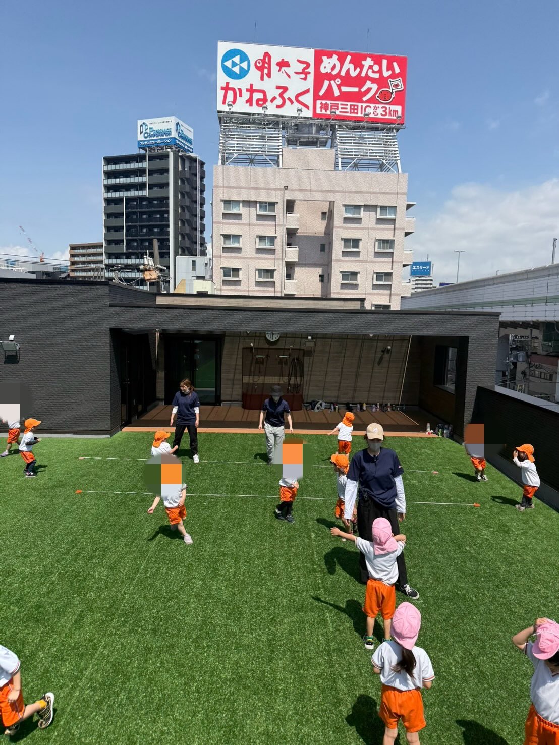 4月ももう終わりですが、暖かいを通り越して暑い☀️ですね💦保育園にも慣れて、大きな園庭で元気いっぱい遊びました🌸
鬼ごっこ👹氷鬼🧊など子どもたちの遊びの提案も多いですよー👏
#晴れ #かしわざとさくら園 #園庭
#子育て #西淀川区