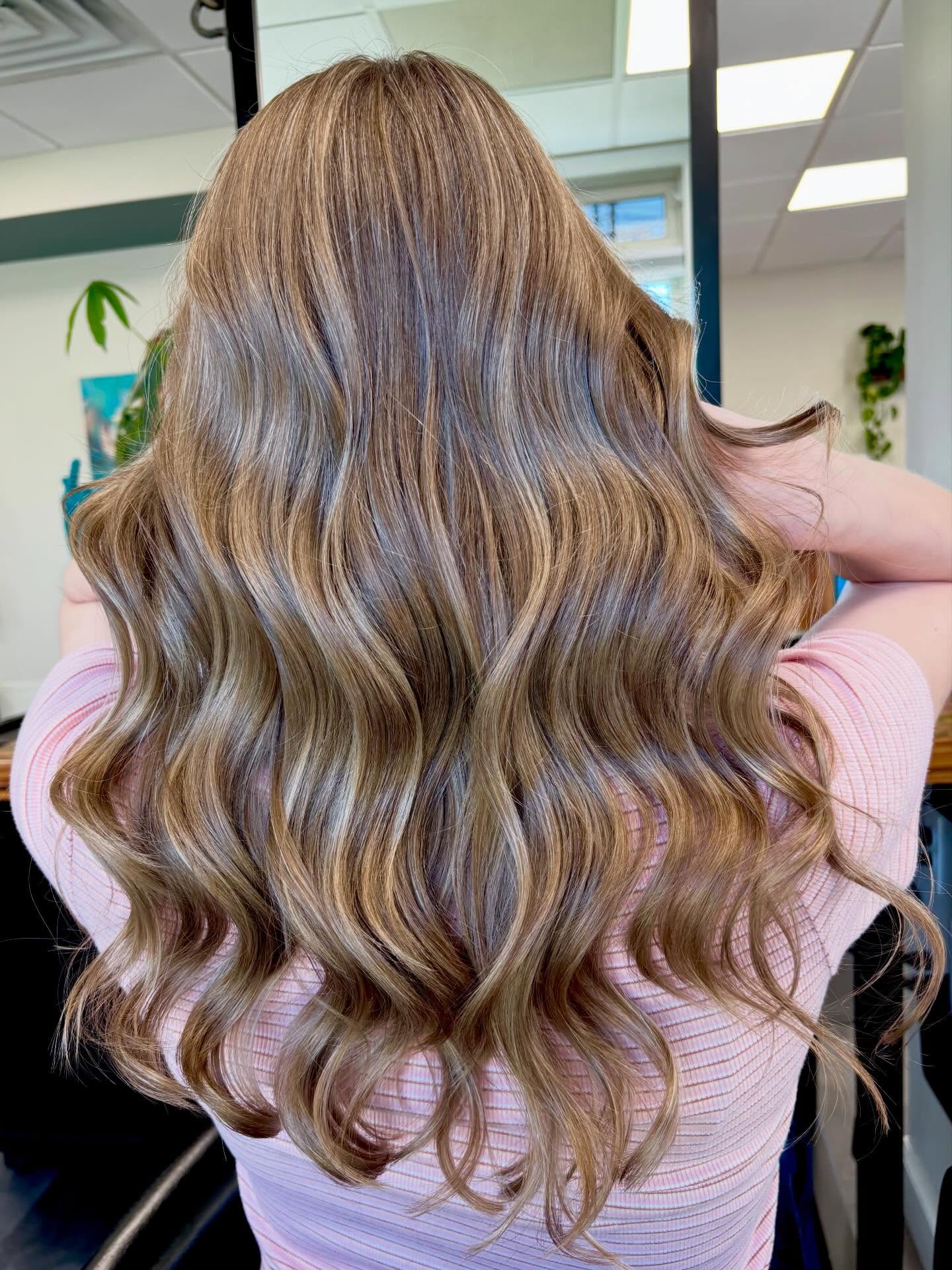 Color & Style collaboration has our guest ready for the warmer season. Beautiful balayage created by Artisan Laura. A healthy trim by Artisan Danielle to keep the ends strong. Finished with a fabulous blowout. Join us for all of your hair care needs and become a piece of art that we love to create. #hairartistry #njcolorspecialist #njhairstylists #studio571hairartisanlaura #studio571hairartisandani