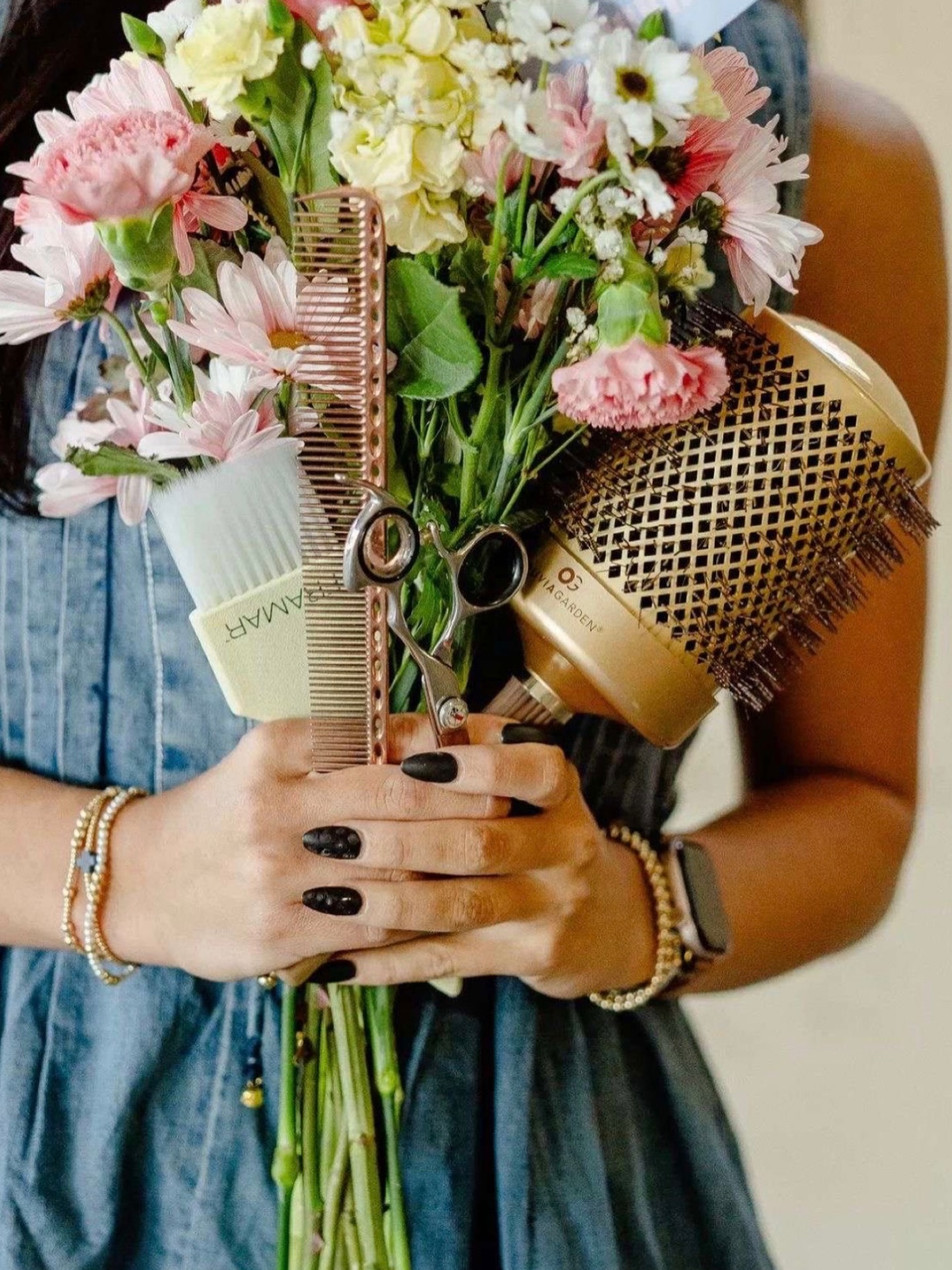 To our Artists 🩵 Today we celebrate the creativity, passion, and talent behind every transformation. Your dedication makes every guest feel confident, seen, and beautiful. We’re so grateful for our incredible team at Stylin!
#AvedaArtist #ArtistAppreciationDay #Avedasalons
Shout out your favorite stylist in the comments and show them some extra love today!! 🩵