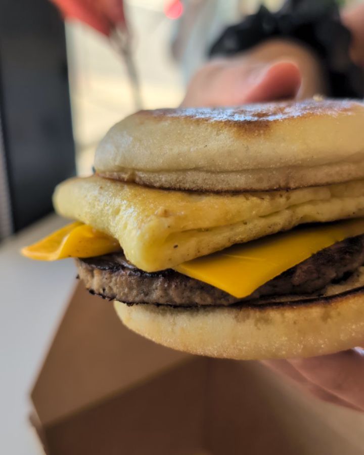 Menu feature: Vegan Breakfast Sandwich! 😋
Impossible sausage, just egg, and plant-based cheddar on a vegan english muffin.