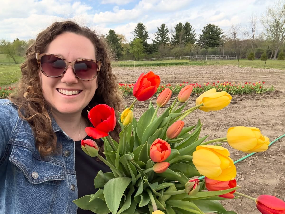 It’s Tulip Time 🌷✨
Fresh, locally grown tulips are heading to the Palatine Farmers Market this Saturday! Come grab a bunch and bring some spring home 💛
This weekend is the opening of the Palatine Farmers Market. We will be there every Saturday 7am-1pm
#TulipTime #FarmFreshFlowers #PalatineFarmersMarket #LocalFlowers