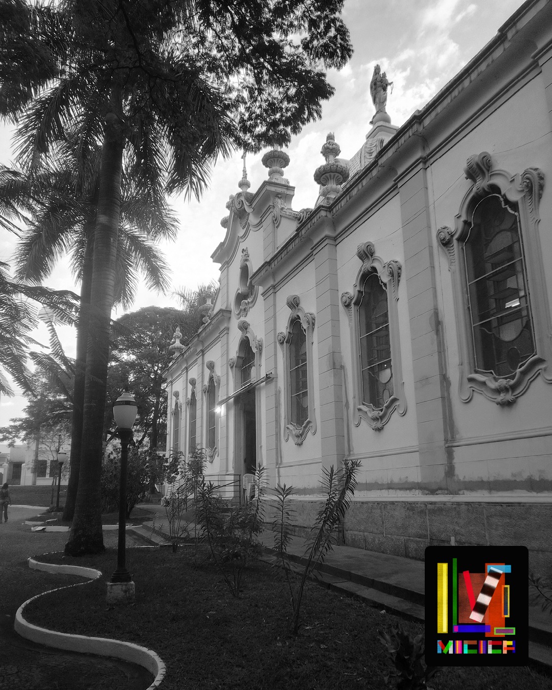 Nosso sonho é ver todos os prédios históricos de Mococa com pintura nova, com o jardim bem cuidado e iluminação adequada para valorizar a arquitetura.
A cidade que cuida do seu patrimônio fortalece sua identidade e, automaticamente, é mais querida e admirada por moradores e visitantes.
#mococahub #ilovemococa