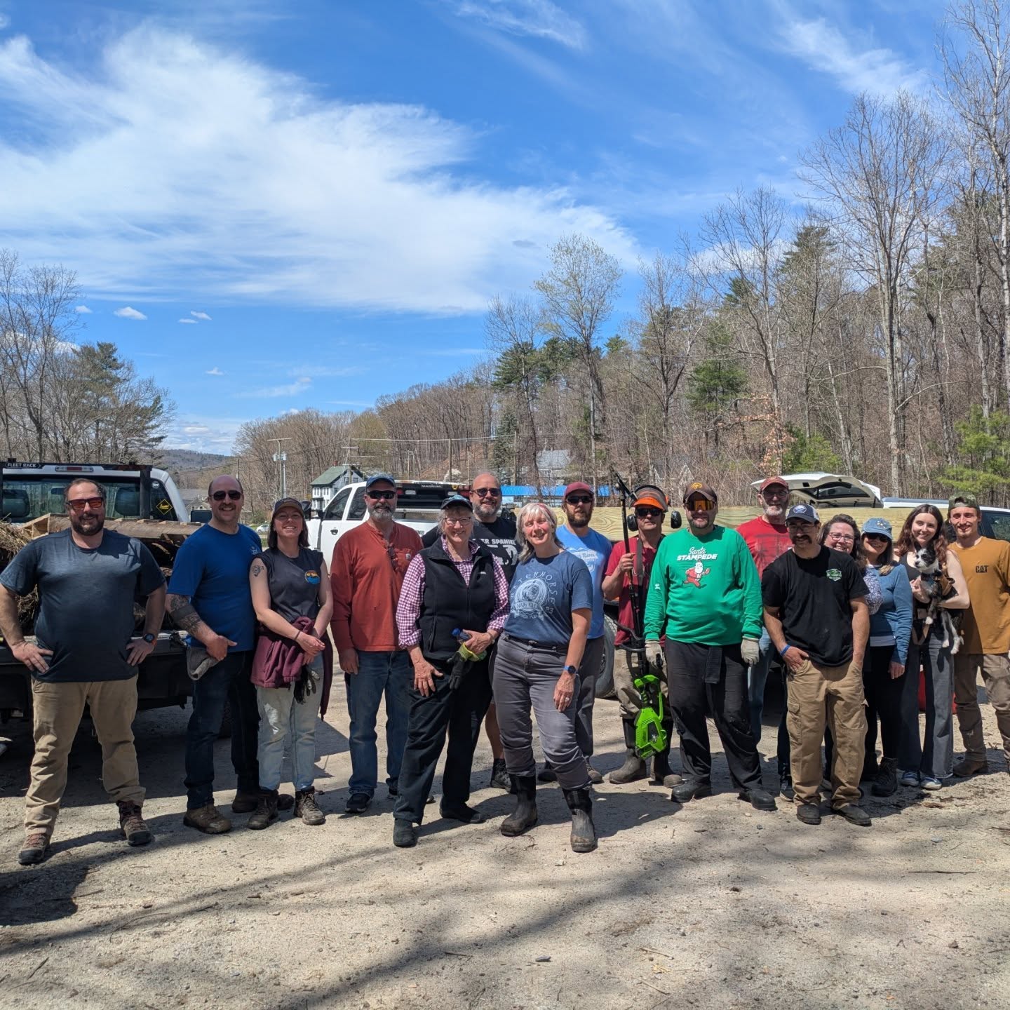 We had an fantastic day working with this amazing group of volunteers for our first work day of the year. THANK YOU to this hard working group who logged an incredible 48 hours of service to the community cleaning up trash, clearing trails, working with the riprap by the walkway and installing more stone steps at an in progress section of trail. We feel so satisfied and gratified and can't wait for our next work day on May 17th. 🌊💪
#workingtogether #millcitypark #community #togetherwecan #whitewater