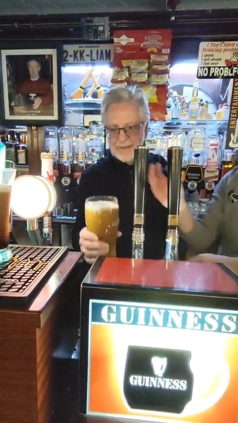 How to pour your own Guinness: A Tutorial 🇮🇪🍻
Step 1: The 45° angle.
Step 2: SMILE for the camera! 😂📸
Step 3: The patient settle.