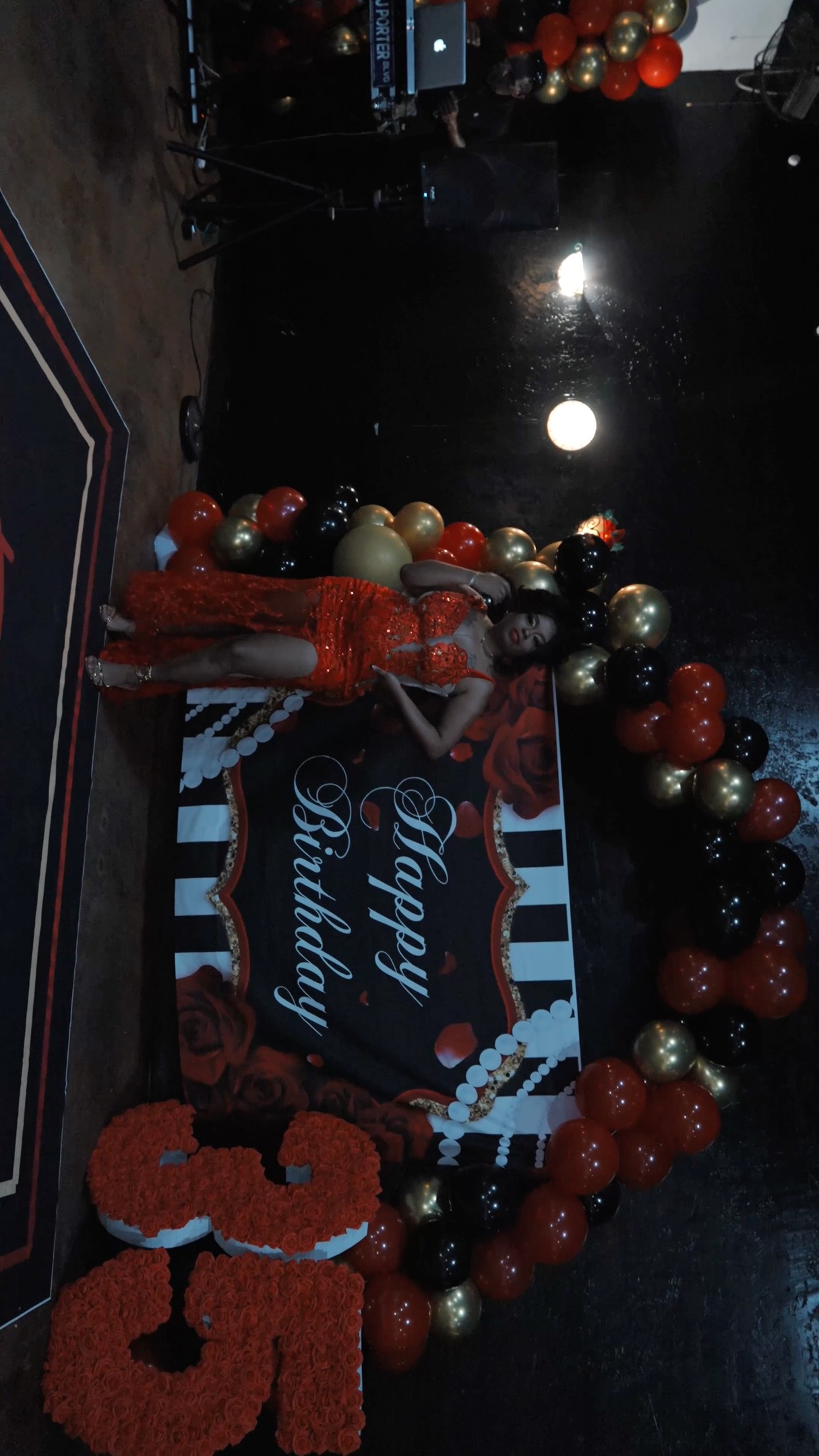 Highlight Film of the 35th birthday celebration I filmed and edited for our client. #Teaser #AdleyVisuals #BlackTie #Birthday
Cheesecake @itsvinbin_
Caterer @iamtabroney
Strawberries @galaxypresents
Photographer @kenishaelaine
Dj @djd.porter
Decor: @_deshiny