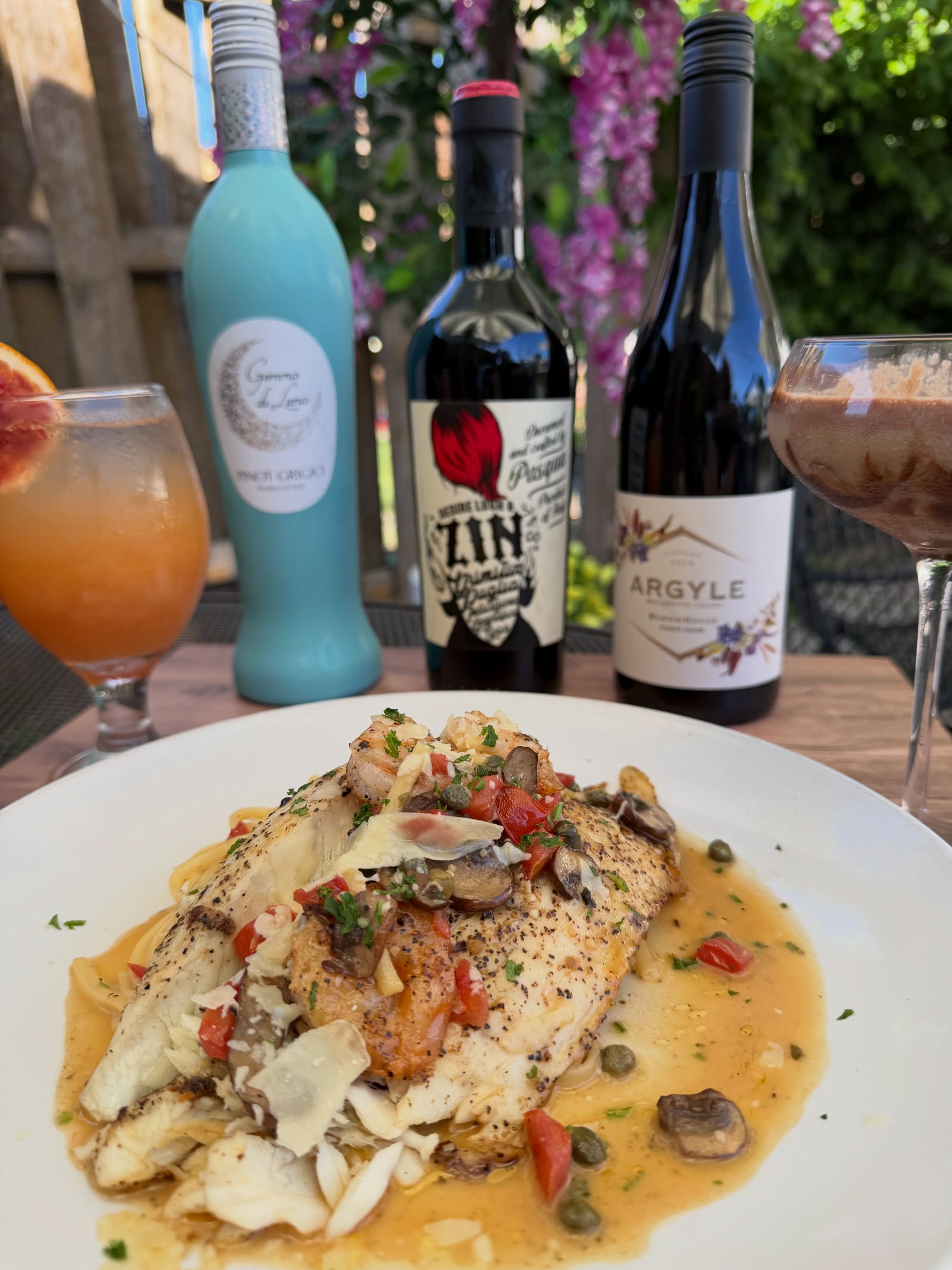 Sun’s out, wine chilled, and this beauty just hit the table ✨
Our Barramundi Piccata is bringing all the bright, zesty energy today—perfectly seared, finished in a lemon caper butter, and topped with all the good things that make Saturdays feel like a little vacation 🍋🍷
Pair it with a crisp white, grab a seat on the patio, and let the day slow down a bit.
Bella Saturdays just hit different 💛
#BellaVibes #PatioSeason #Barramundi #SaturdayEats #STLFoodie