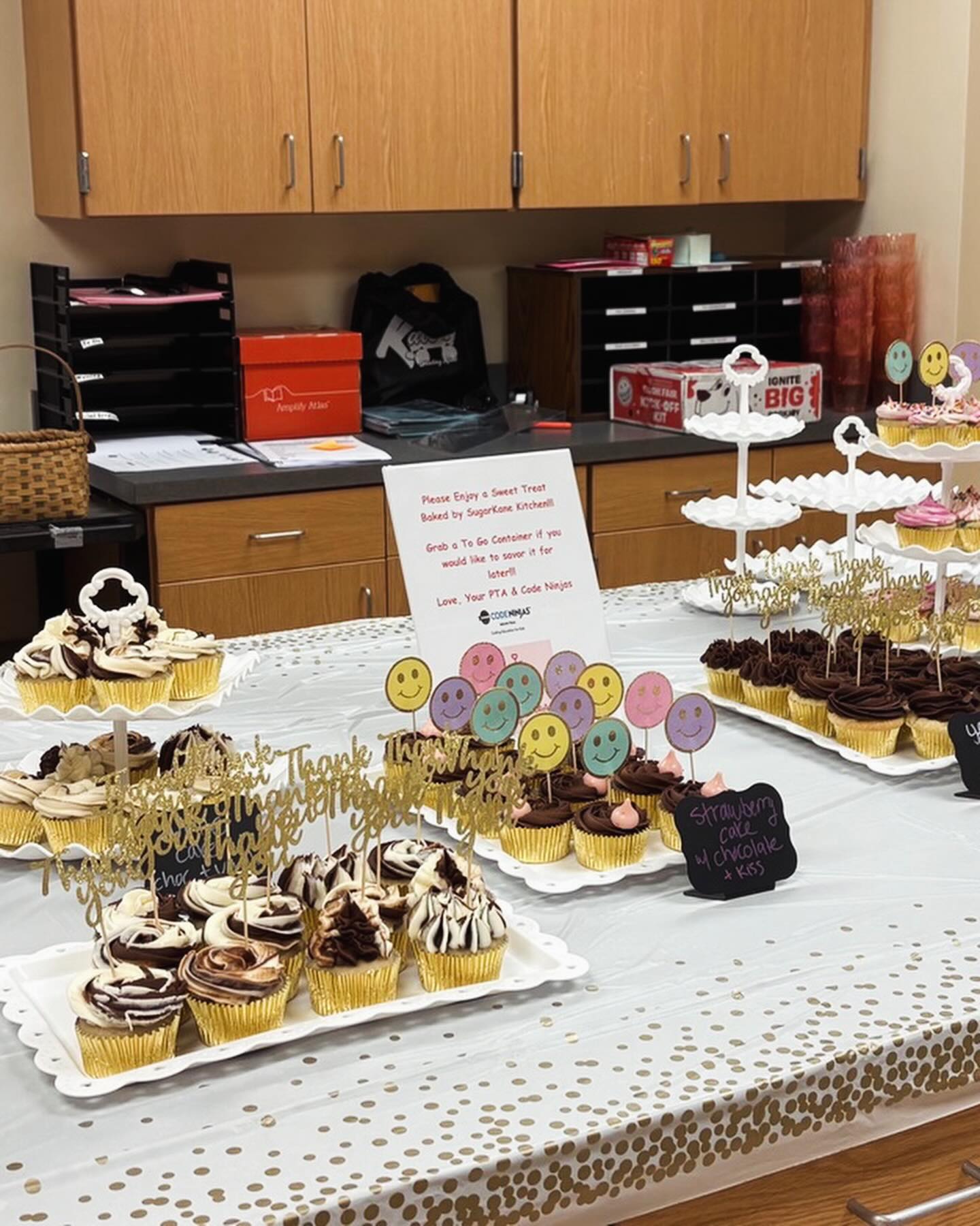 I’m feeling honored and so grateful to have been asked to make cupcakes for our amazing staff at New Town Elementary 🙌🏻🧁🤗 seeing everyone’s smiling faces made my day.