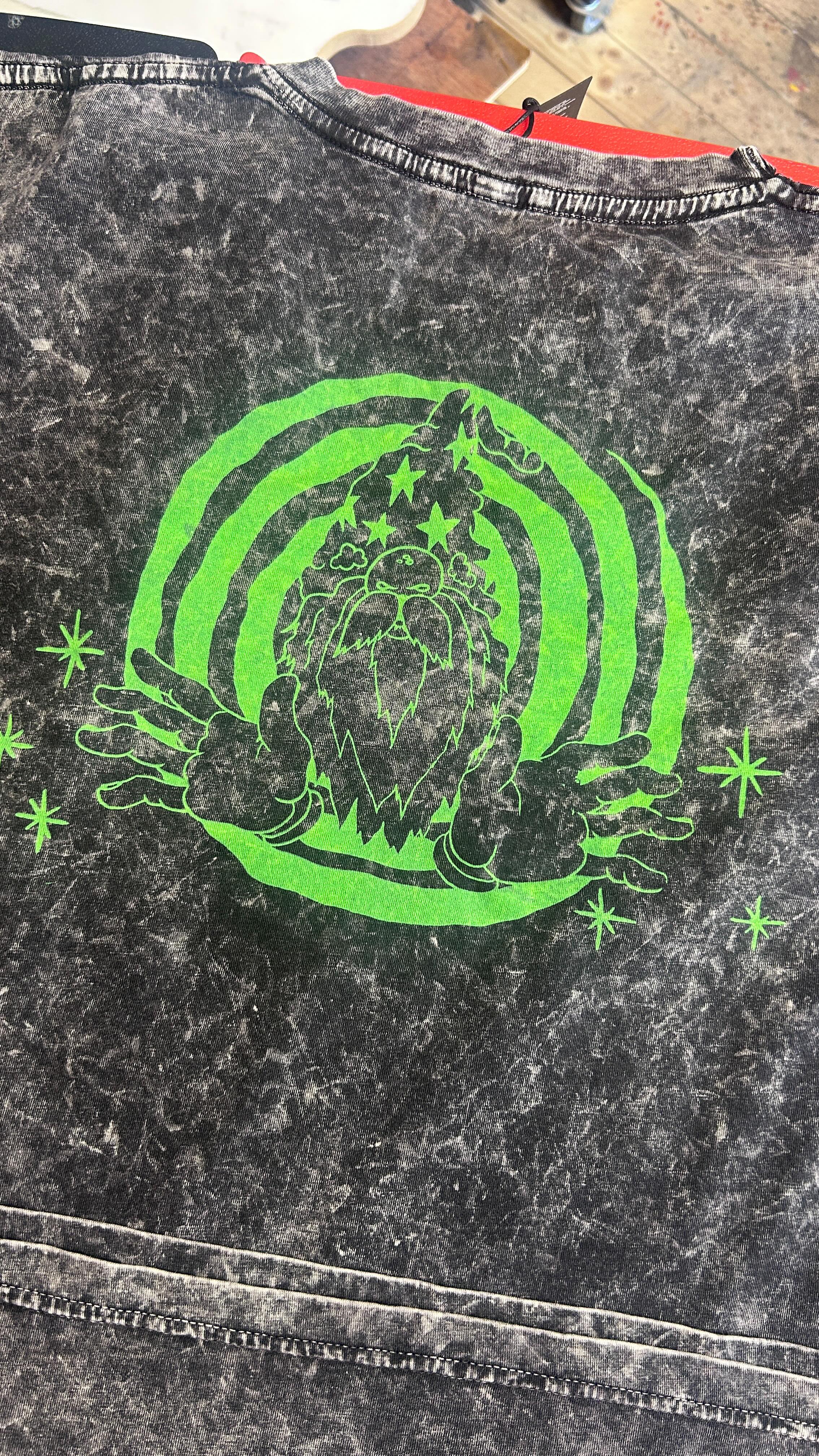 Discharge printing on these acid wash tees gives such a varied and unique flavour to each tee. The ink looks quite translucent when applied, but once heat is applied and the black tee gets lifted out, the acid green colour really comes to life. Thanks @timberclub
———-
#screenprintinguk #merchprinting #sustainablemaker #sustainableprinting