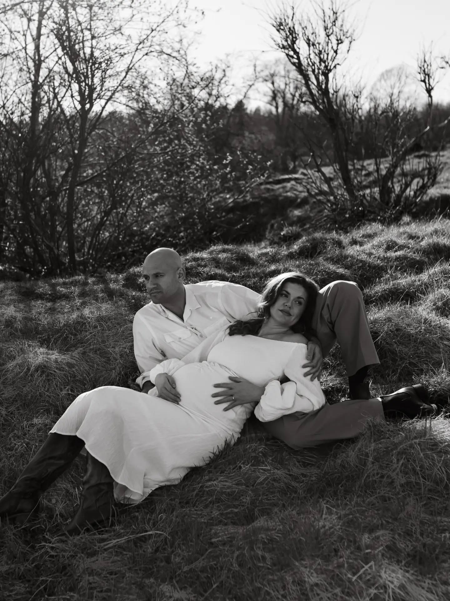 A love that keeps on growing ♡
Älskar de här bilderna på underbara @anielaofficial och @ibbegergi 🙌 Att få höra dem prata om sin kärlek och sin gemensamma framtid som föräldrar under vår stund tillsammans var så vackert. Jag hoppas att jag lyckades fånga lite av deras magi på bild! ♡
För den som vill boka en gravid- eller familjesession vet ni var jag finns ✨️
#gravidfotografstockholm #gravidfotografering #bf2026 #gravidveckaförvecka #familjefotografstockholm