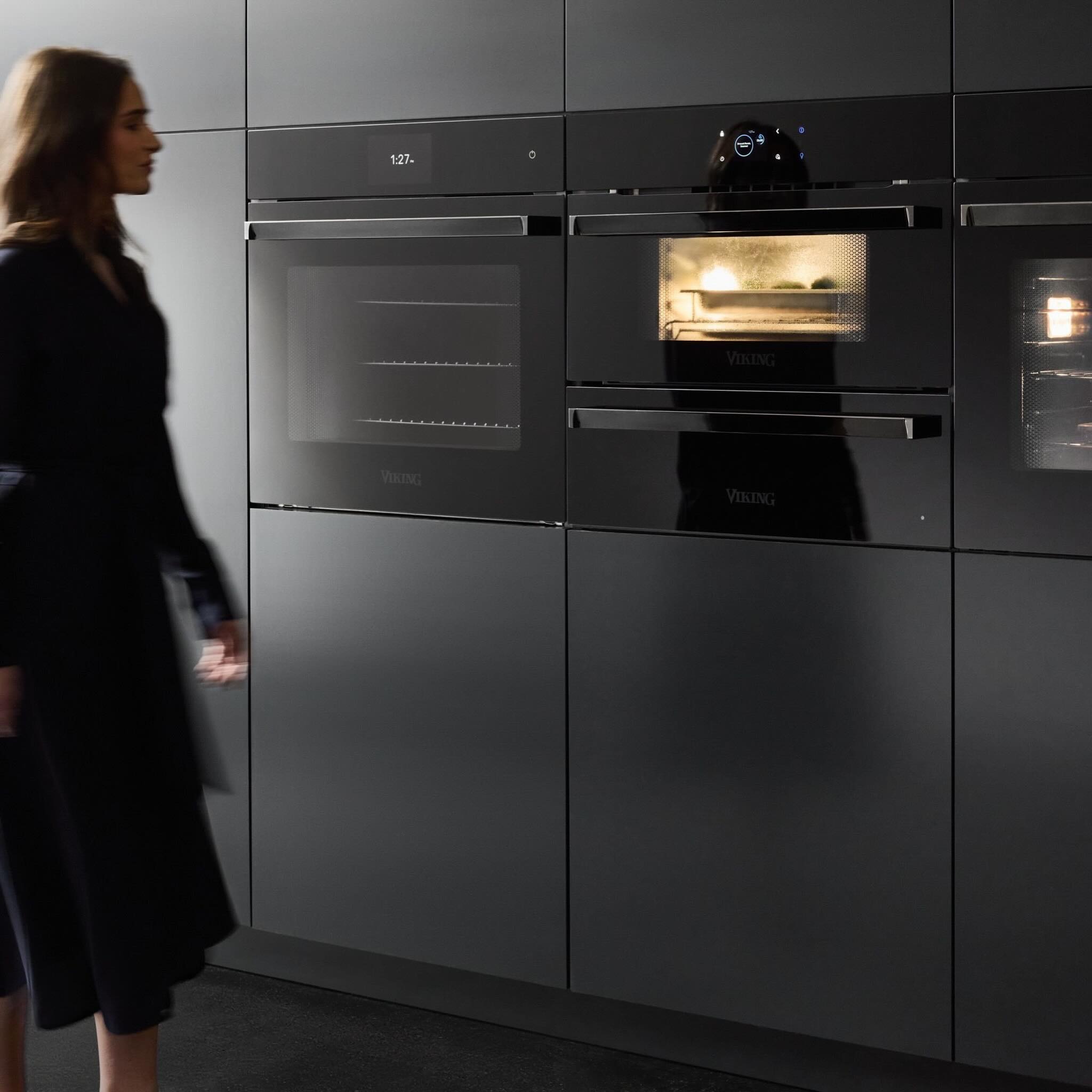 El futuro de la cocina empieza aquí.
La nueva colección RVL de Viking conecta 40 años de legado con un diseño totalmente integrado, donde la innovación y la artesanía se encuentran en perfecta armonía.
Minimalista por fuera, potente por dentro. Cada detalle refleja el desempeño profesional que distingue a Viking, llevando la experiencia de cocinar a un nuevo nivel.
Reconocida internacionalmente con premios como el Style Statement Silver Award en Best of KBIS y el Good Design Award, la línea RVL ya está marcando tendencia en el mundo de la cocina.
Descúbrela en el showroom de D’ Cocina en Miraflores.
@dcocina_pe
#publicidad #cocina #cocinadealtagama #cocinadediseño