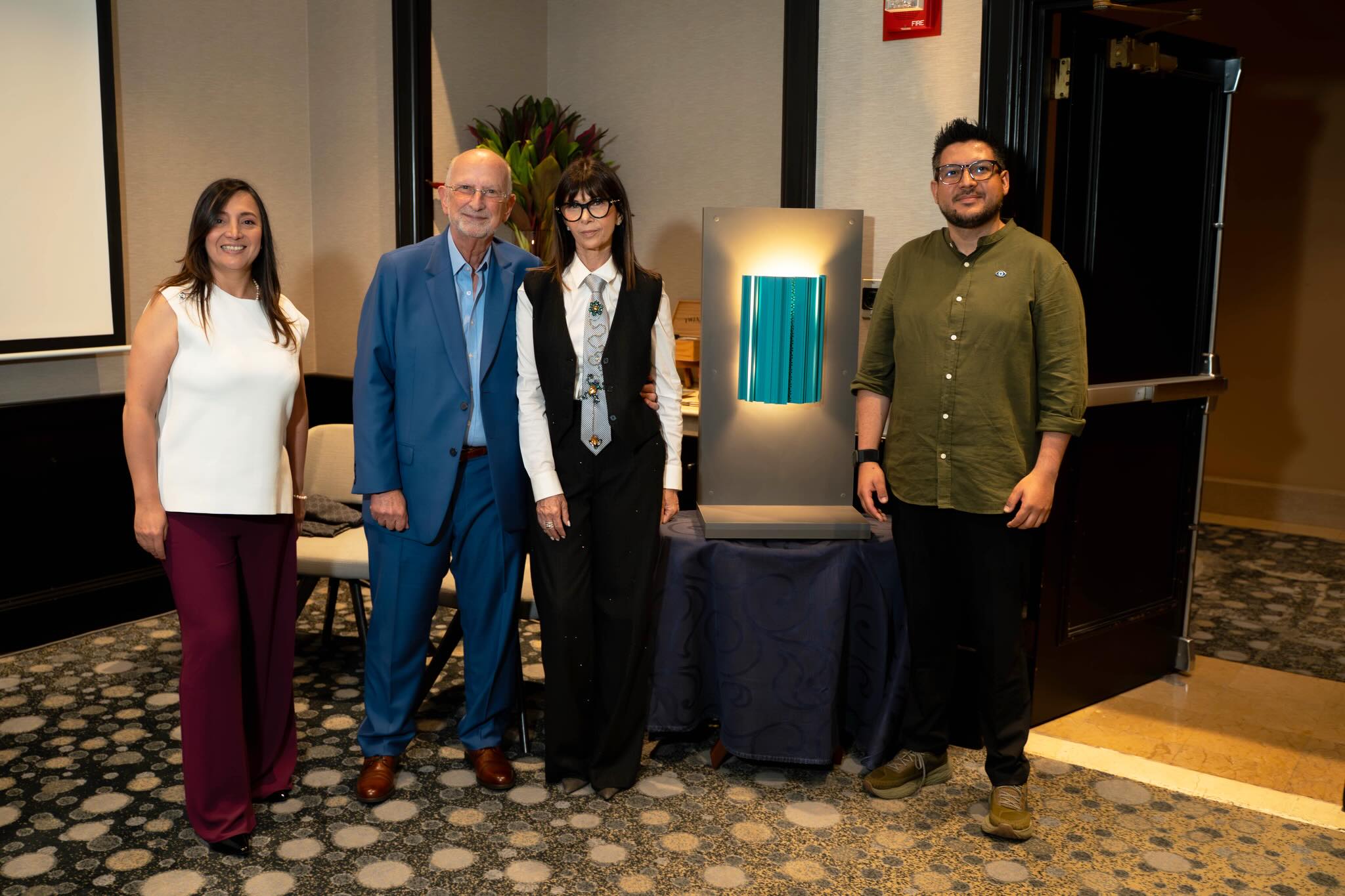 Con 40 años liderando los proyectos de iluminación más importantes de la ciudad, Global Access regresa al sector residencial.
De la mano de Deltalight, marca que representan en exclusividad, el pasado miércoles 15 abril celebraron el lanzamiento de Thesaurus Residential, una publicación centrada en la iluminación arquitectónica para espacios residenciales.
El evento contó con la participación de Angélica Granados, Regional Manager, y Cesar Robayo, Lighting Advisor de Deltalight, quienes dieron una charla sobre tendencias en iluminación residencial.
Tras la entrega de diplomas, se realizó un reconocimiento especial para Fiorella Milla-León y Carlos Quiroz, arquitectos que fueron premiados con una visita a las oficinas regionales de Deltalight en Bogotá por su compromiso con Global Access.
Terminaron la celebración con un coctel y una sesión de fotos donde los invitados (arquitectos, diseñadores e interioristas más importantes) pudieron conversar sobre el conocimiento recibido e intercambiar ideas.
Este evento marca el inicio de una serie de eventos con los que Global Access busca abrir nuevos espacios de conversación e intercambio de conocimiento especializado en iluminación y automatización.
@globalaccessperu