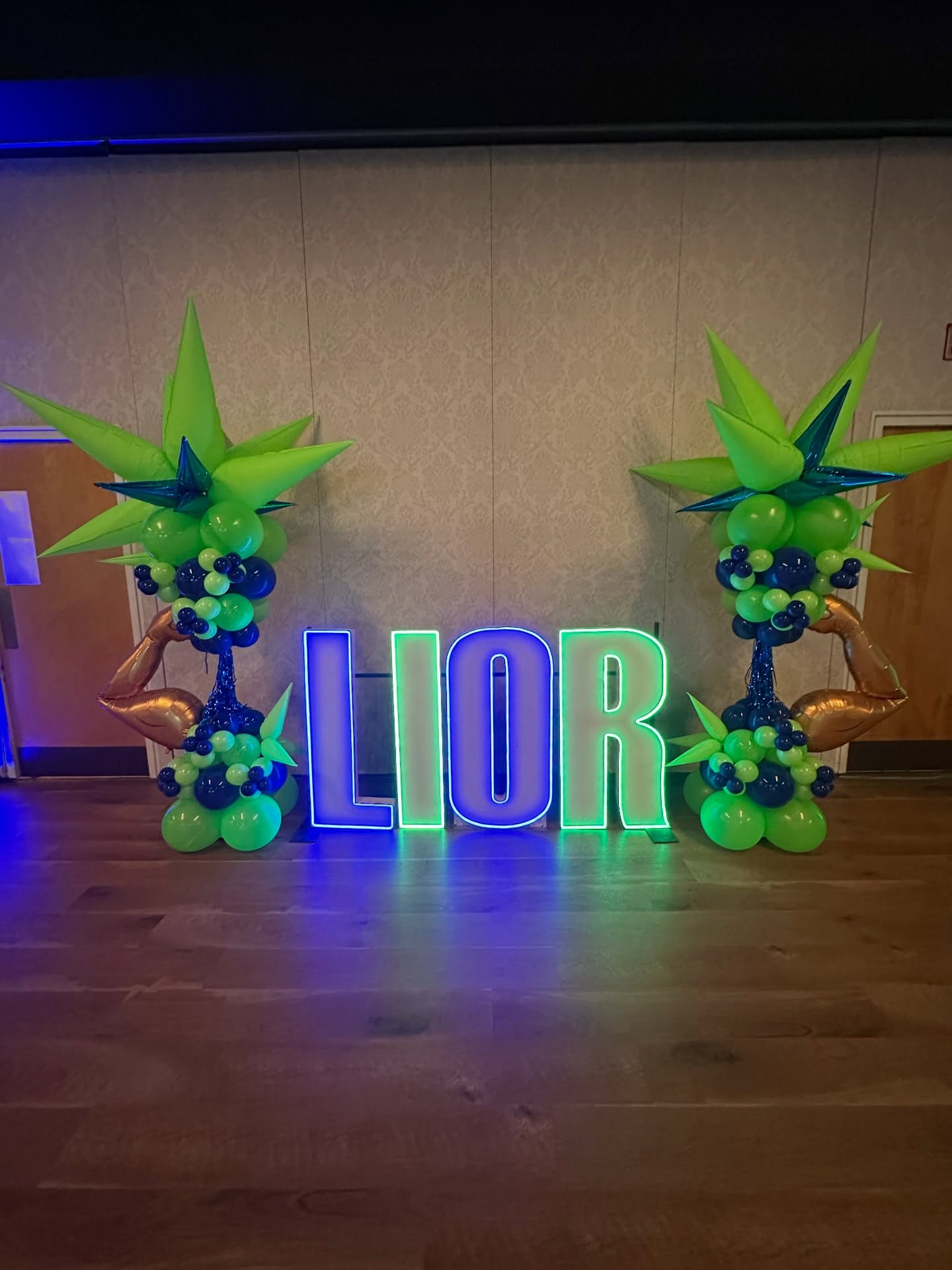 WrestleMania might be over, but the celebration is still going strong! 💥
For this setup, we went full championship mode for Lior’s Bar Mitzvah with these bold, bright colors from @sempertex balloons using neon green and fashion royal blue to create some of our tassel columns.
Whether it’s a mitzvah, birthday, watch party, or corporate event, balloon décor is the perfect way to turn any space into a main event. 🏆
Ready to make your next event a champion?
Let’s create a MOMENT to remember. ⬇️
📩 info@momentsbymax.com
🌐 www.momentsbymax.com
.
.
.
#phillyballoons #ballooncolumns #balloonartist #wrestlemania #mitzvahdecor