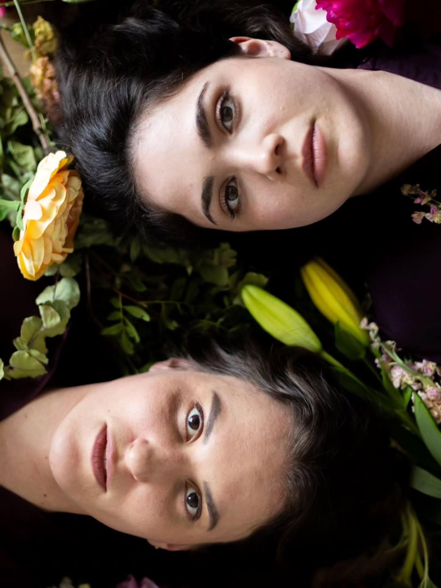 📷 L'ORIGINE 📷 Voici la photo à l'origine de la nouvelle affiche de la pièce de théâtre MONSTRE-MOI 🔥 Prise par @tonportrait_bis
Ce thriller psychologique sera au Festival d'Avignon du 4 au 25 juillet à 20h35 au Théâtre de l'Oriflamme, relâche les jeudis. La billetterie est déjà ouverte, prenez vite vos places ! (Lien en bio)
Alors, vous aimez ?
#ciesoleilnoir #portrait #monstremoi #theatre
Vous êtes plutôt couleur ou noir ou blanc ?