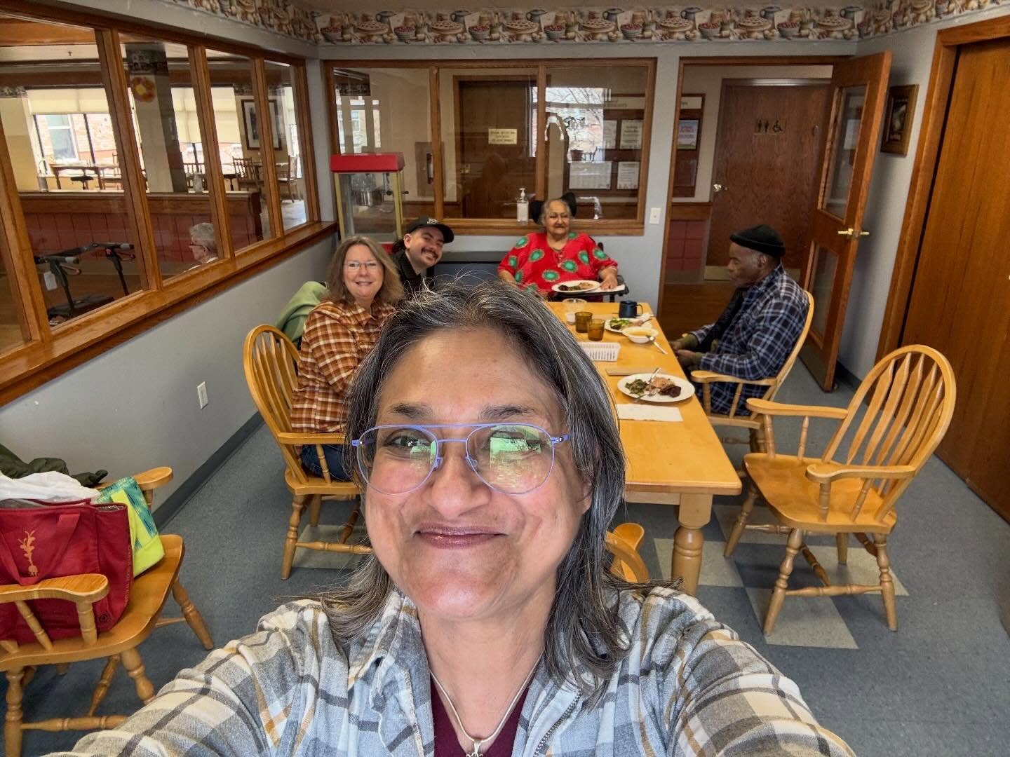 Always enough food and always a seat at our table ❤️ Growing up, my Mom made EPIC meals! I mean EPIC! I would ask if we were having guests and she always said, you never know! Now, I bring meals to share with Mom in her long term care home and we always have enough to share ❤️🙏🏼 Aangen was built on generosity and compassion. I’ll always be grateful for these teachings and being able to share them. #ThankfulThursday