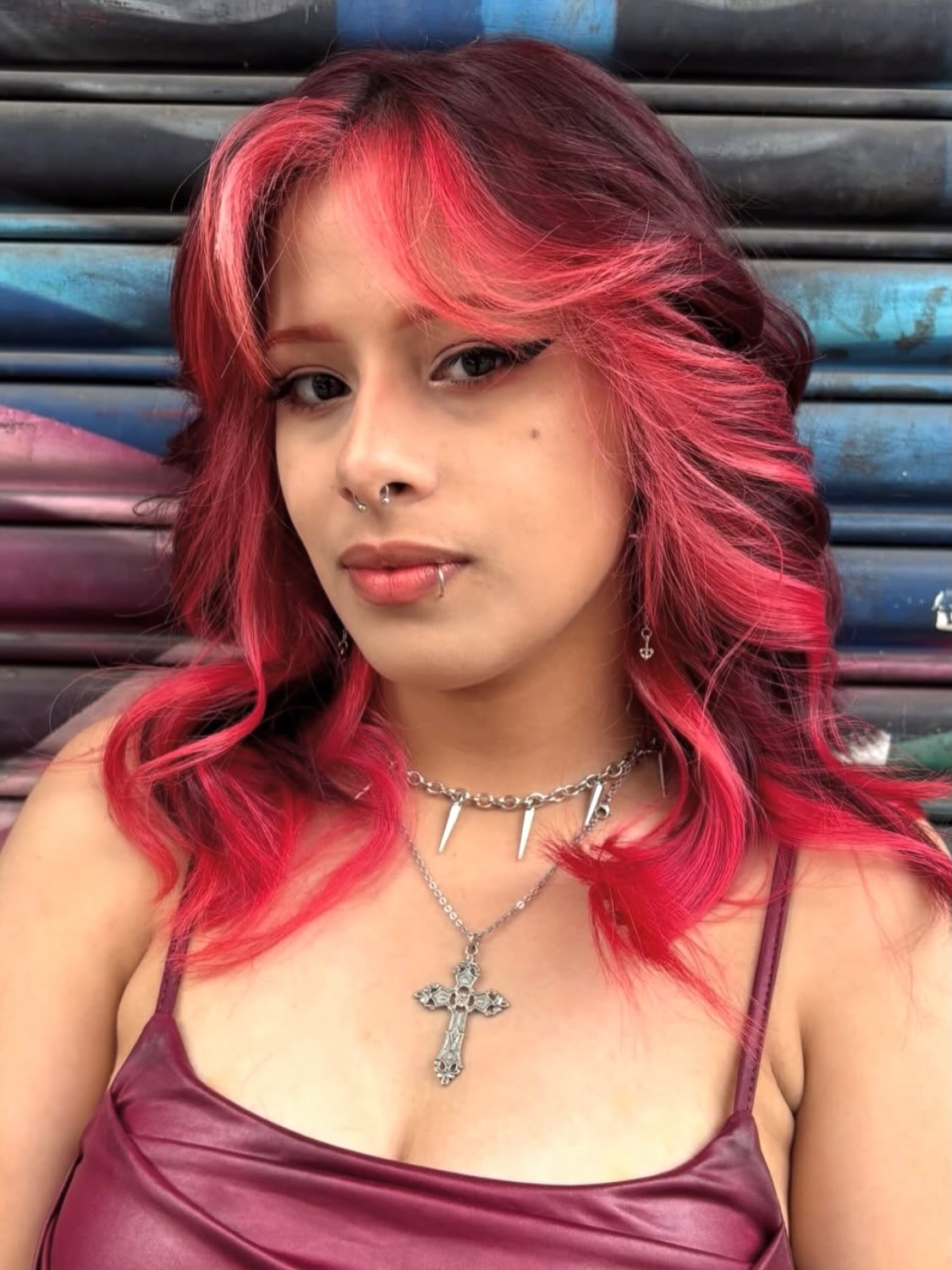 O corte certo que traz movimento e muita atitude ⚡️✨
A gente sempre comenta aqui o quanto um corte tem o poder de valorizar as cores dos fios.
E nesse caso, o @dorphocircus só realçou a beleza da nossa cliente, que já chegou com essa mescla de vermelhos e ganhou um corte em camadas com essa finalização bem 70s ♥️
Conta com a gente pra fazer seu estilo brilhar!🎪
#circushair #cortedecabelo #corteemcamadas