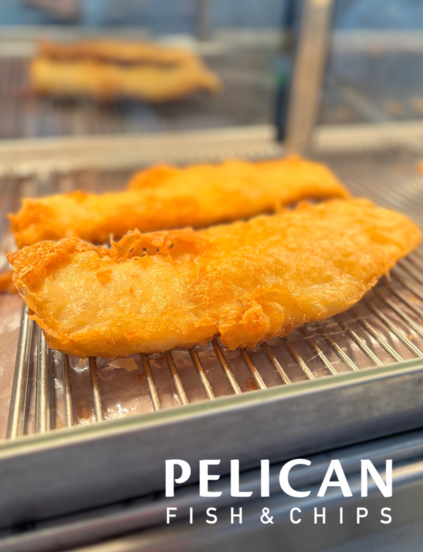 💛🐟 Golden, crispy and fresh out the fryer - tonight’s takeaway is calling…
Finish off the perfect sunny day with your favourite local 🤗☀️ we’re ready when you are!
#thepelicanfishandchips #supportlocal #fishandchips
