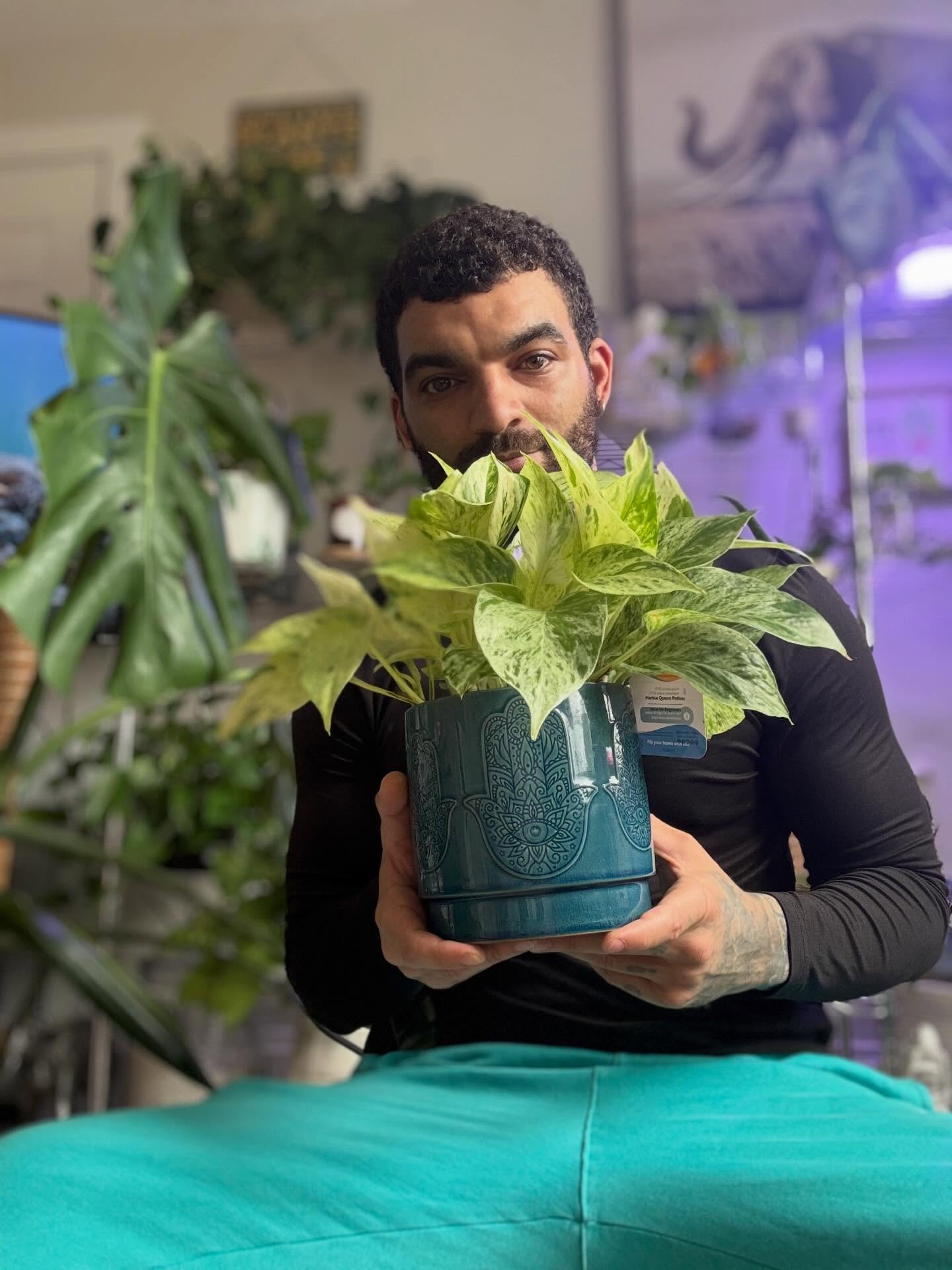 Lubby dubby with the pothos đŠľđđŞŹđŞ´
#plants #fypage #explore