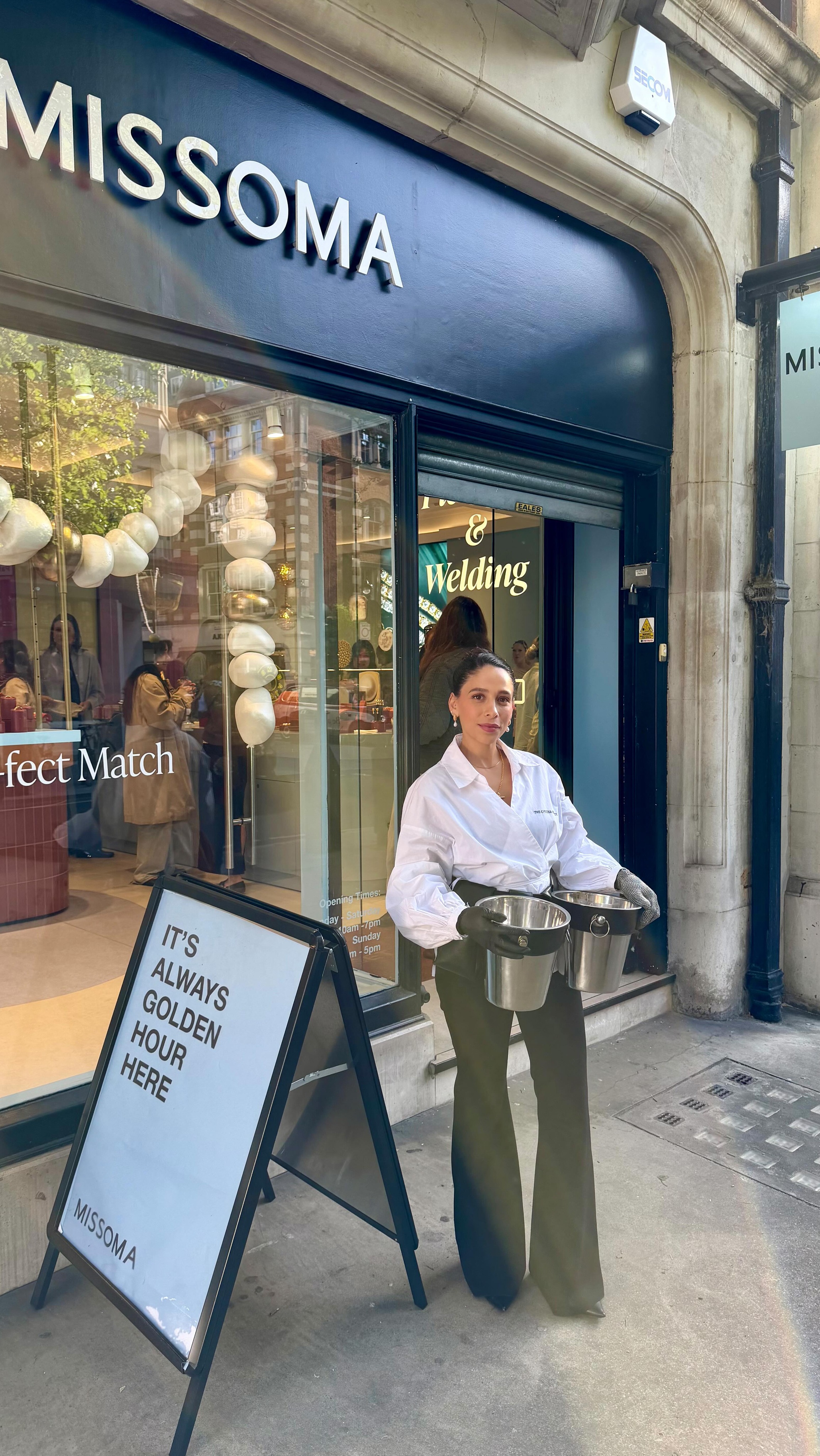 It’s not just about serving oysters, it’s about how they are served. Turning moments into Luxury Experiences 🧡🦪
A Beautiful event at @missomalondon with the @oystersociety. Celebrating their new pearl collection, perfectly paired with our Oyster Experience.
#oystersociety #oysters #pearls #events #fyp