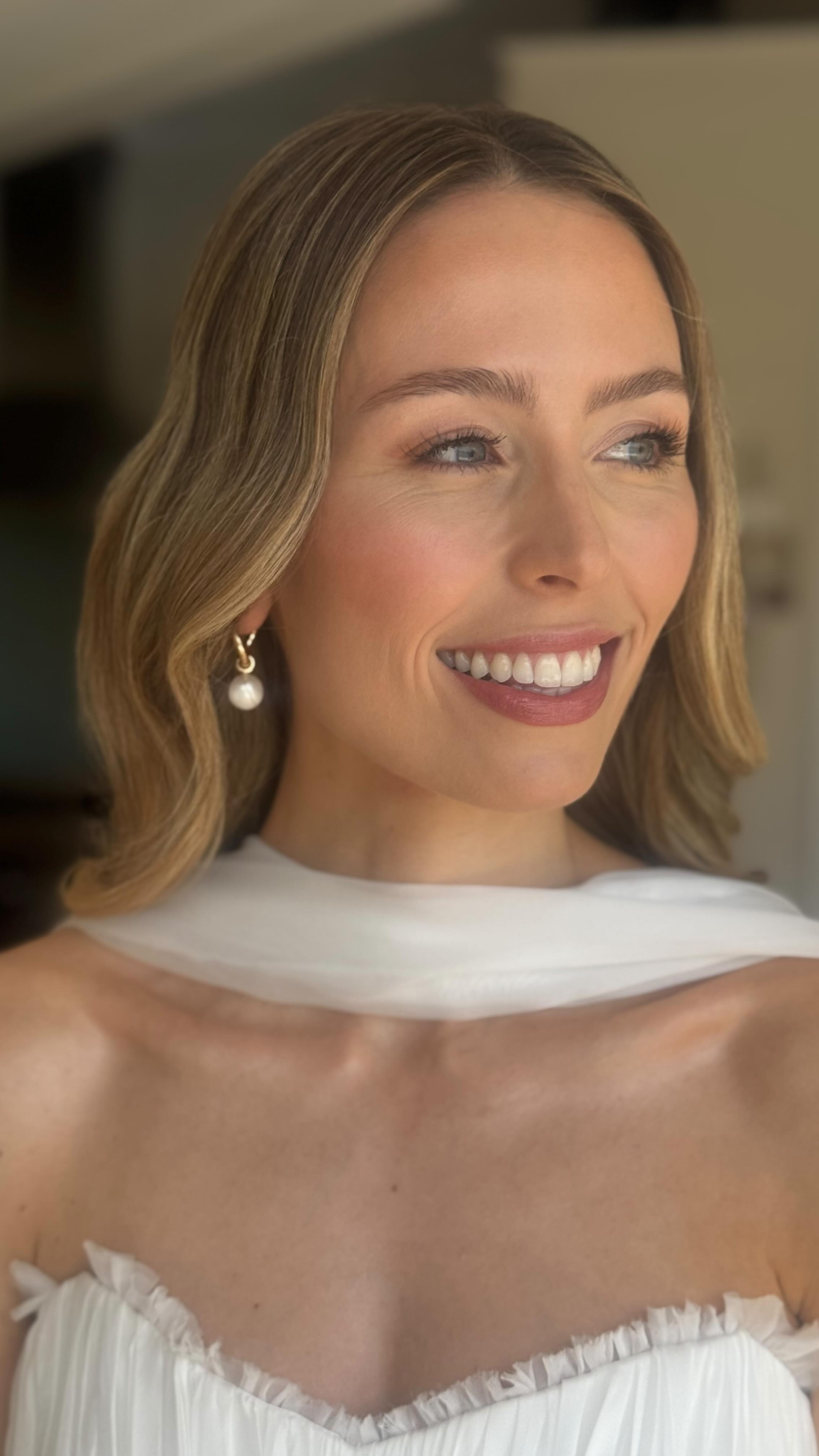 What brides should be doing right now ๐๐ป
Drinking WATER ๐ง get in that H2O ๐ฅต
Water plays a bigger role in skin quality than people usually give it credit for. When youโve had a good amount of water the outer layer of your skin (want the professional term itโs stratum corneum) helps hold in the moisture which the makes your skin look smoother more plump and less dull AKA winning ๐๐ป
This also means fine lines can appear softer simply because well hydrated skin has more volume and elasticity.
#weddingskin #weddingskinprep #skinprep #melissaoldridge #hydratedskin